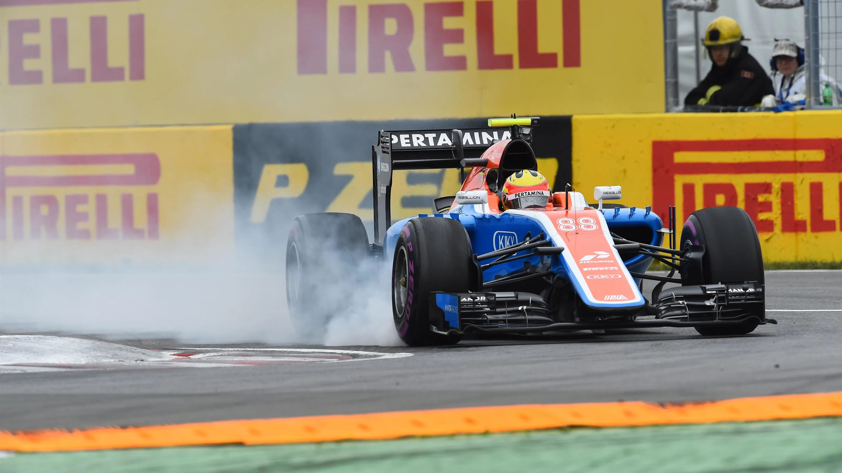 Rio Haryanto (IDN) Manor Racing MRT05 locks up at Formula One World Championship, Rd7, Canadian