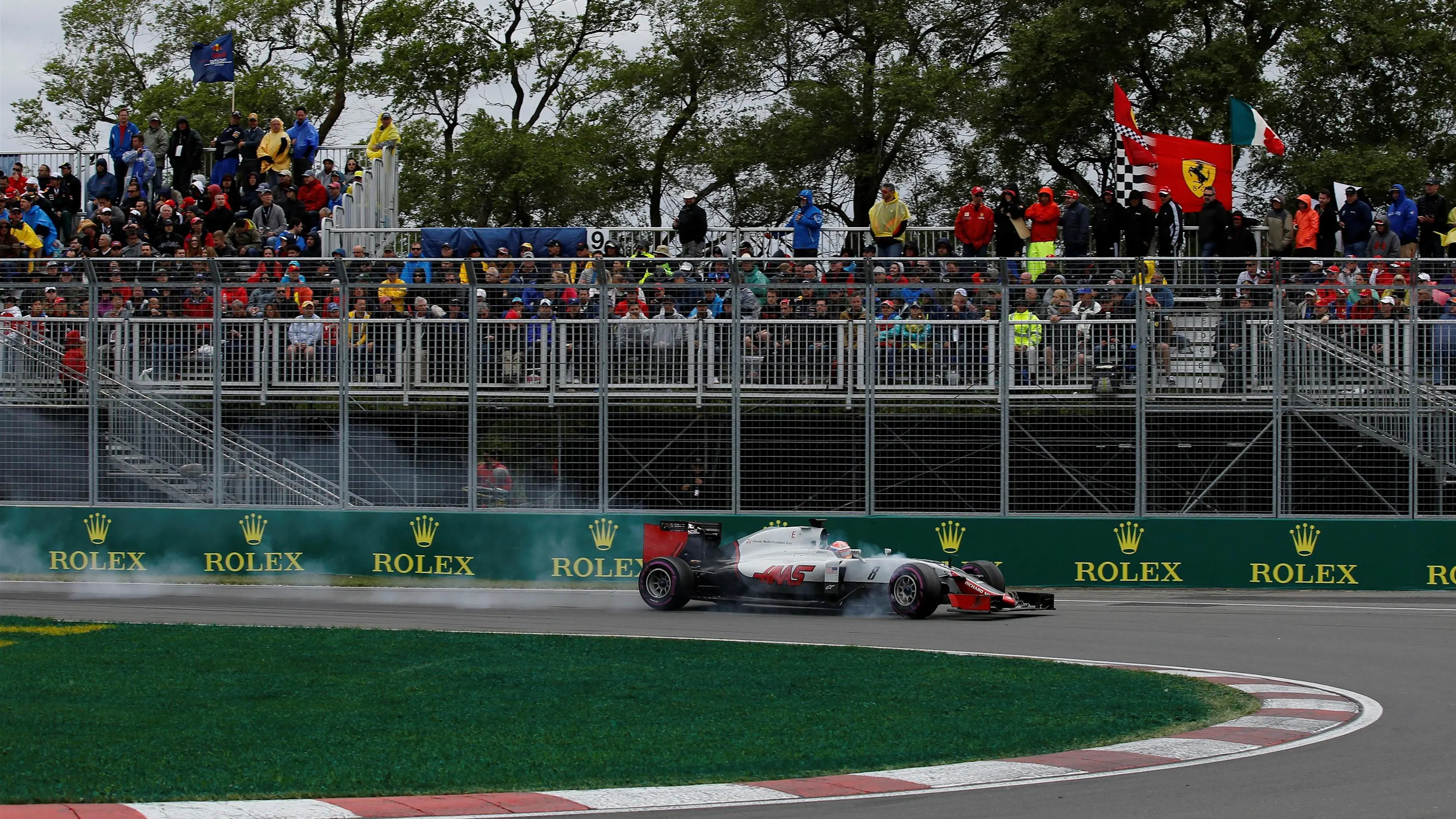 Romain Grosjean (FRA) Haas VF-16 locks up at Formula One World Championship, Rd7, Canadian Grand
