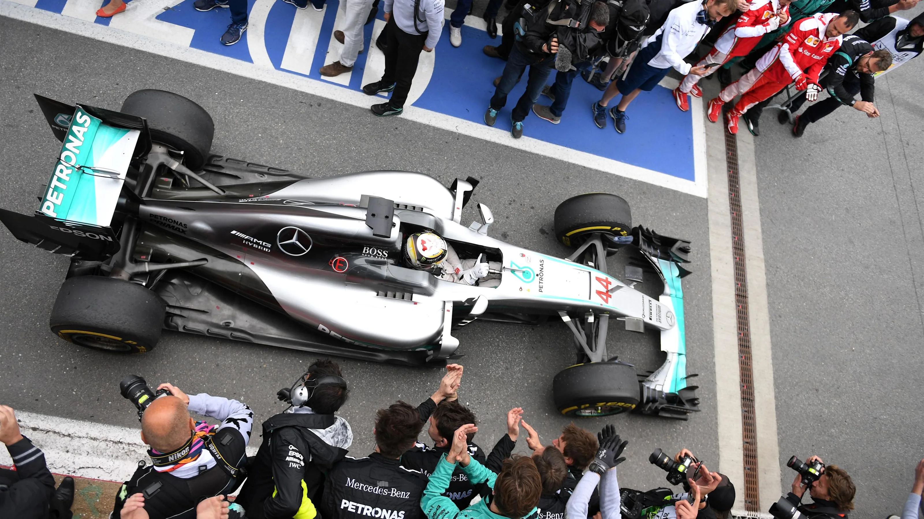Race winner Lewis Hamilton (GBR) Mercedes-Benz F1 W07 Hybrid in parc ferme at Formula One World