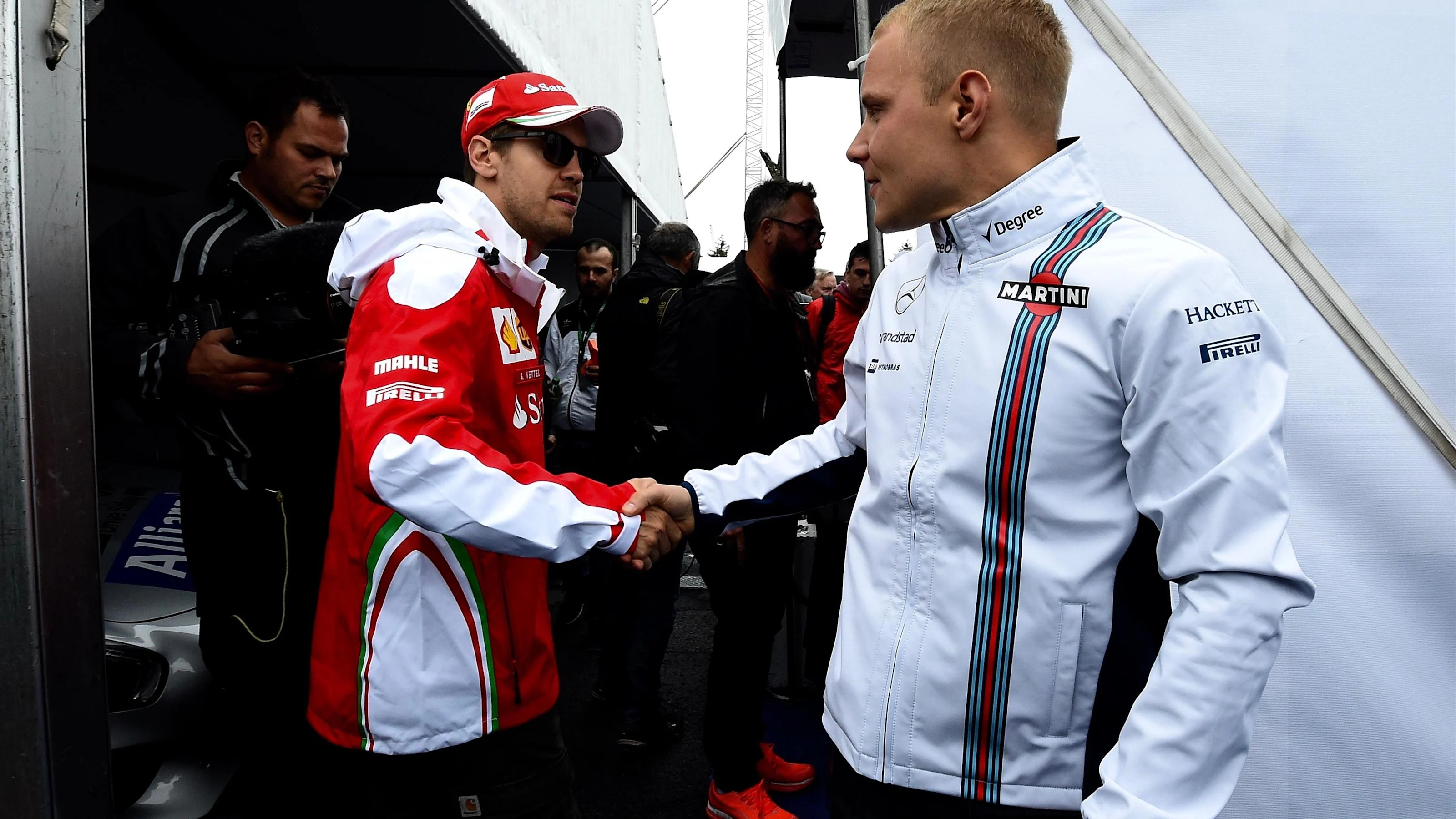 Sebastian Vettel (GER) Ferrari and Valtteri Bottas (FIN) Williams at Formula One World