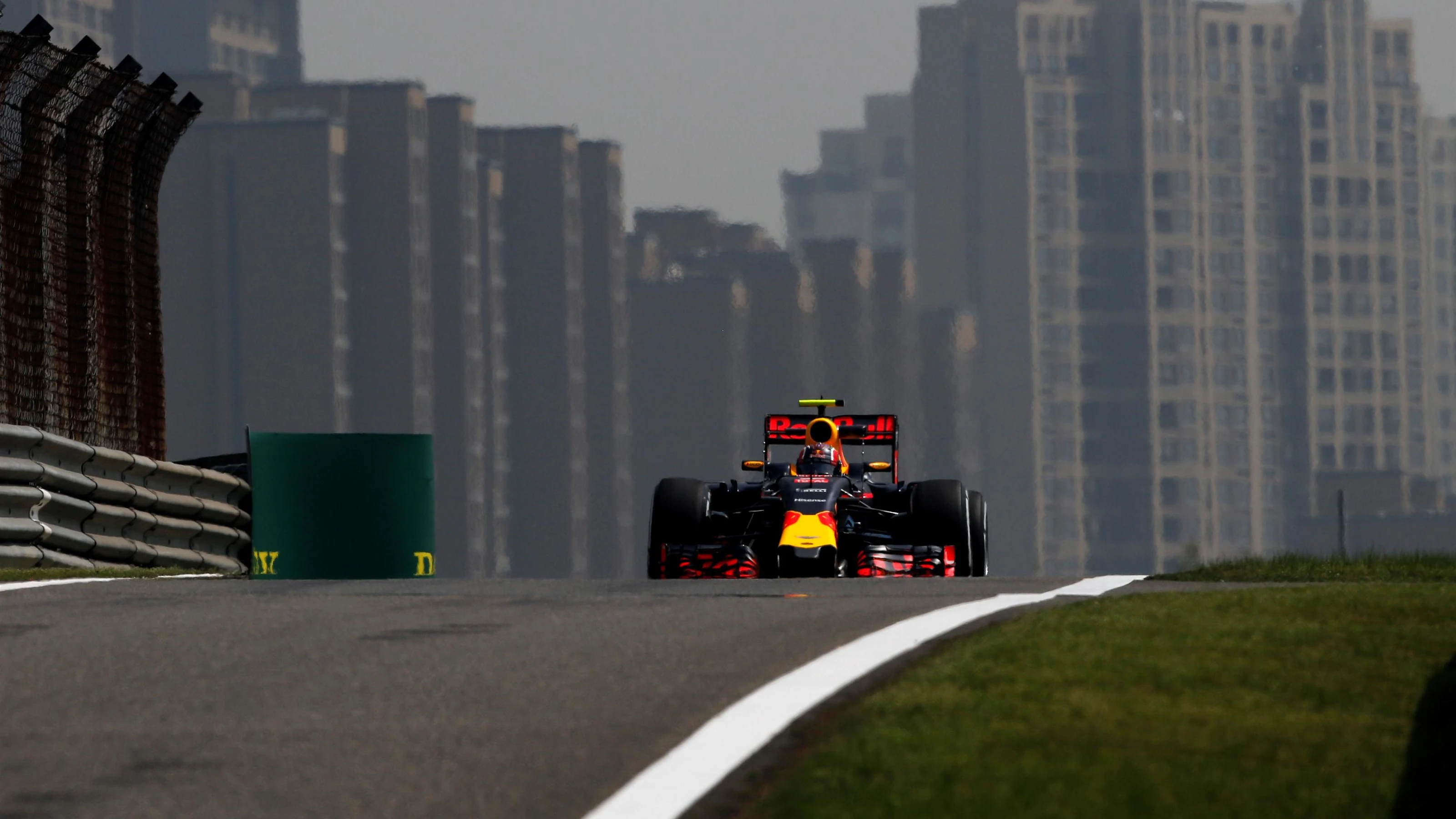 Daniil Kvyat (RUS) Red Bull Racing RB12 at Formula One World Championship, Rd3, Chinese Grand Prix,