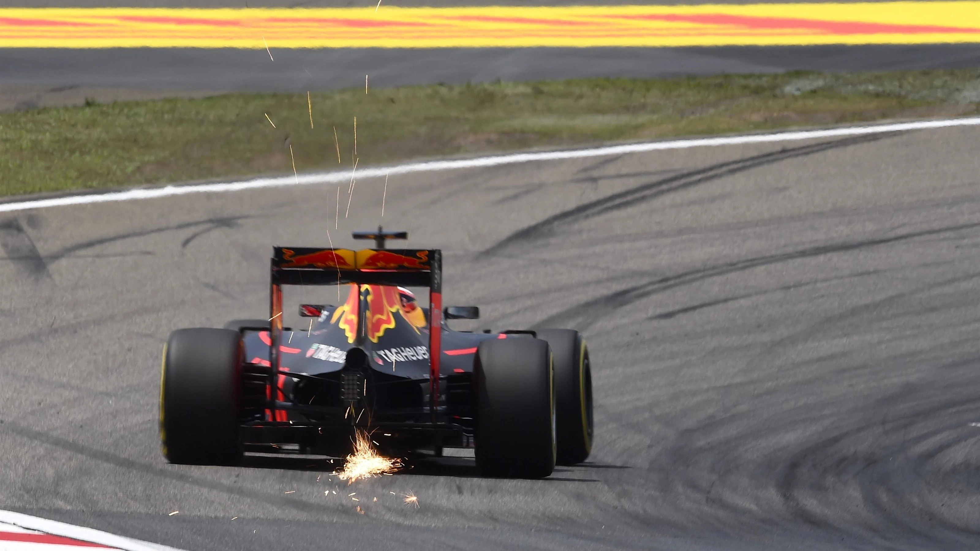 Daniil Kvyat (RUS) Red Bull Racing RB12 at Formula One World Championship, Rd3, Chinese Grand Prix,
