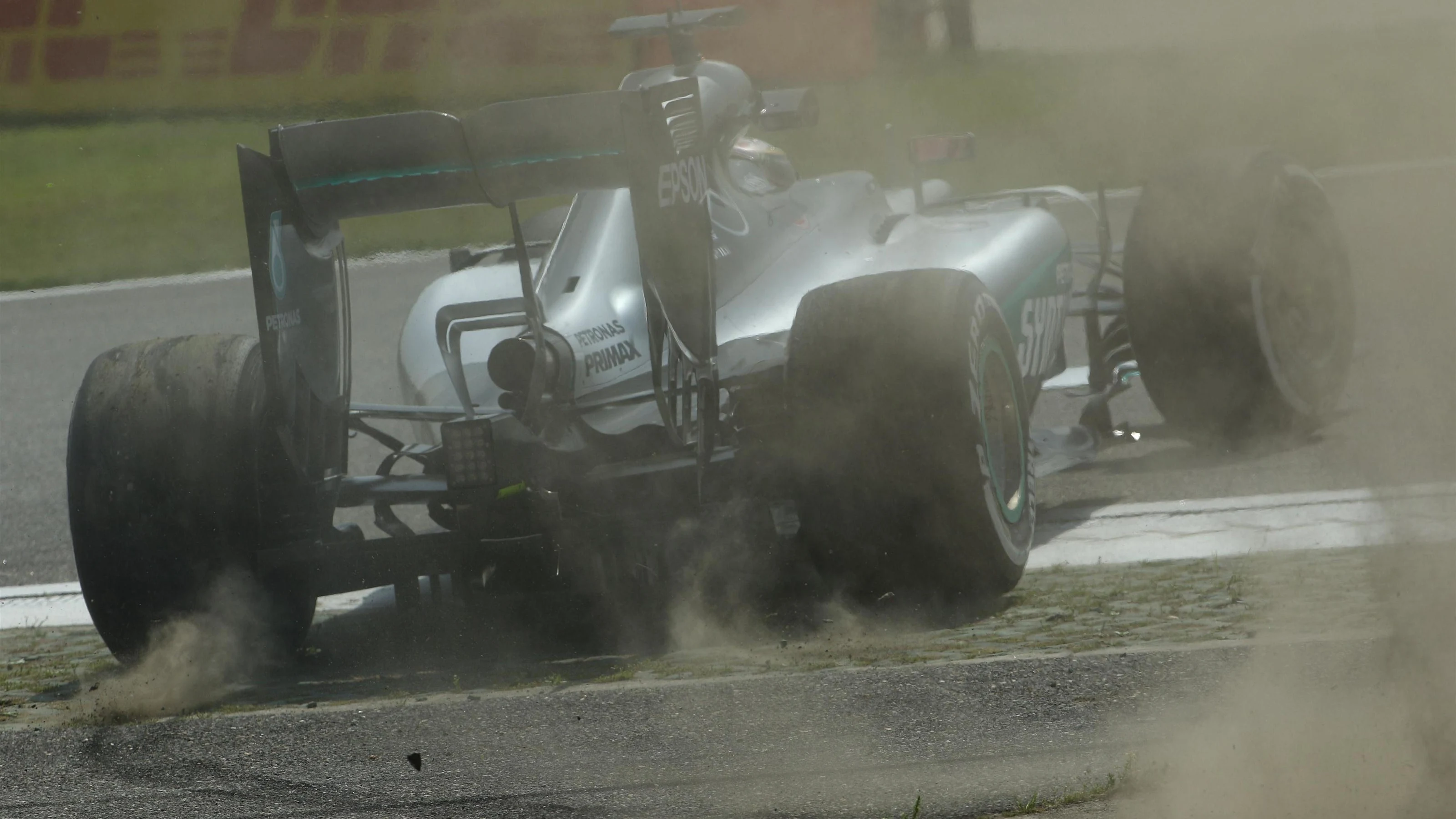 Lewis Hamilton (GBR) Mercedes-Benz F1 W07 Hybrid spins at Formula One World Championship, Rd3,