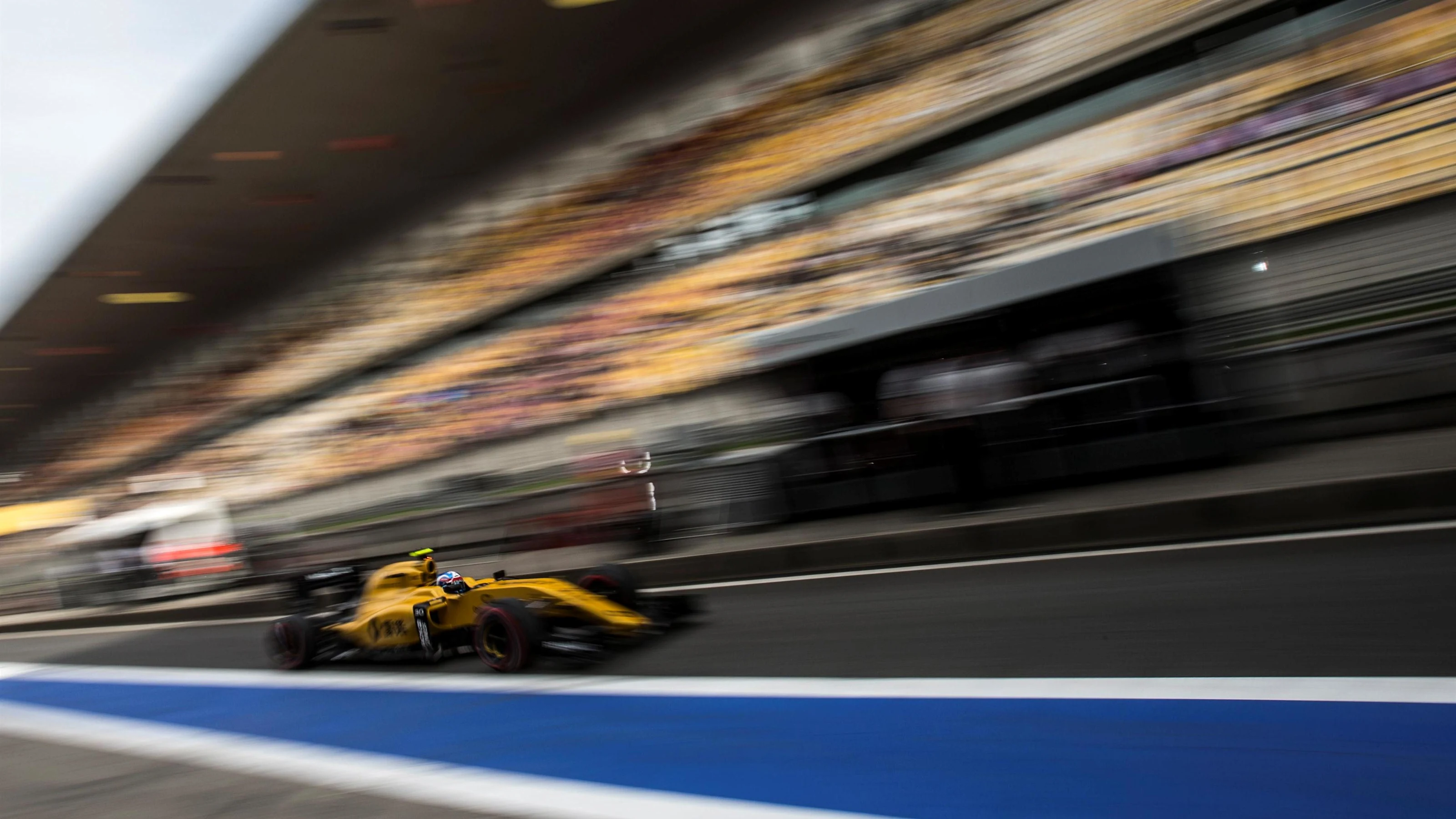 Jolyon Palmer (GBR) Renault Sport F1 Team RS16 at Formula One World Championship, Rd3, Chinese