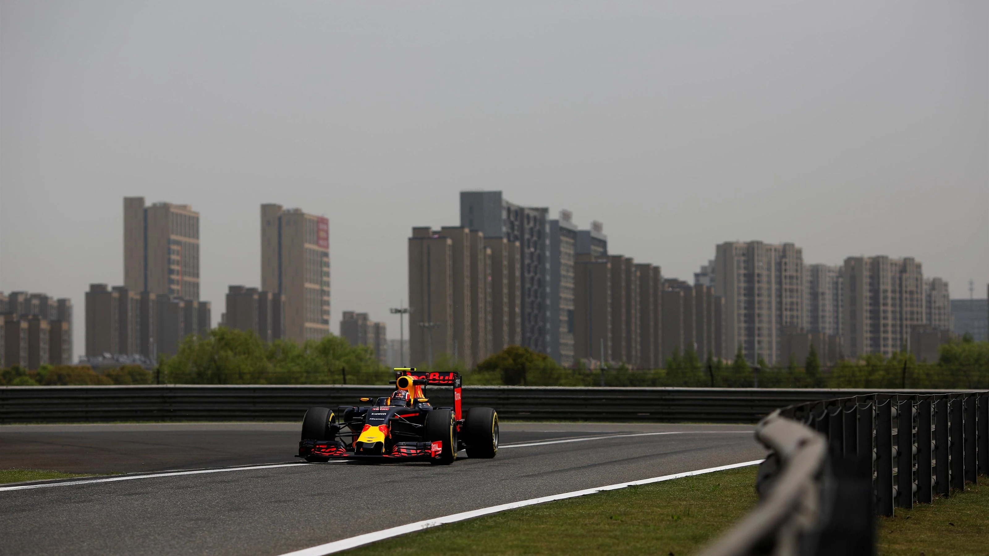 Daniil Kvyat (RUS) Red Bull Racing RB12 at Formula One World Championship, Rd3, Chinese Grand Prix,