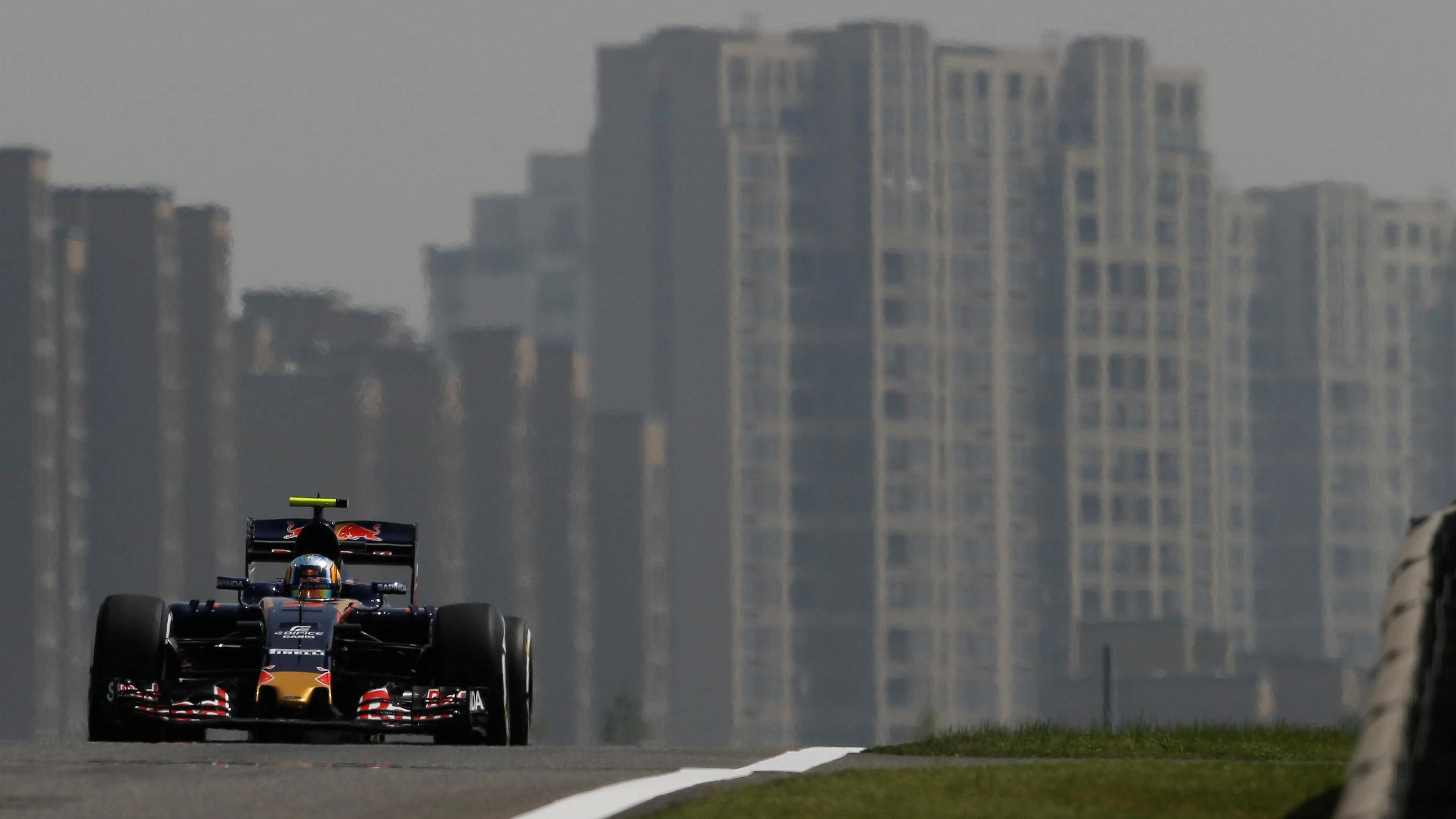 Carlos Sainz jr (ESP) Scuderia Toro Rosso STR11 at Formula One World Championship, Rd3, Chinese