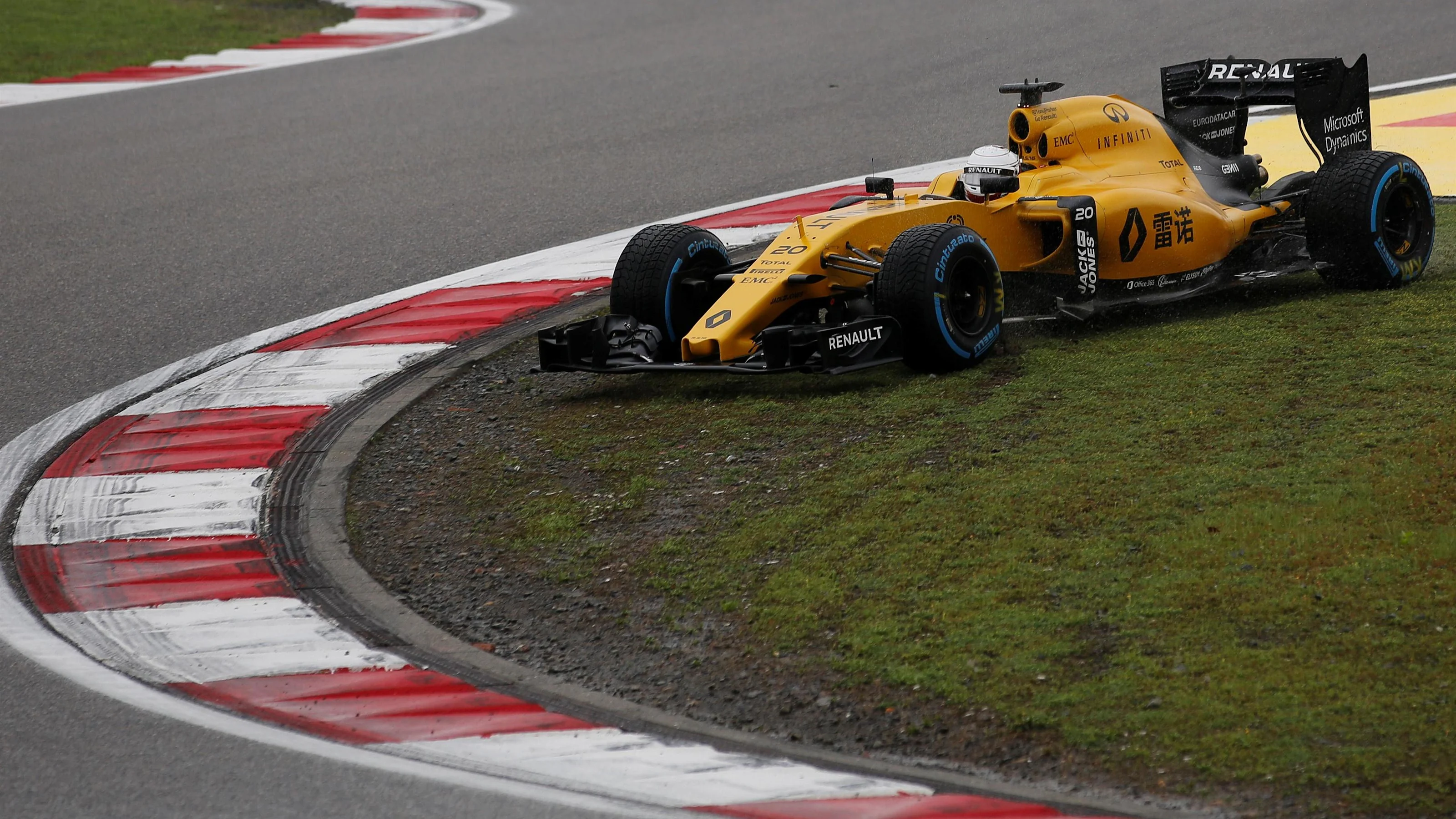 Kevin Magnussen (DEN) Renault Sport F1 Team RS16 runs wide at Formula One World Championship, Rd3,