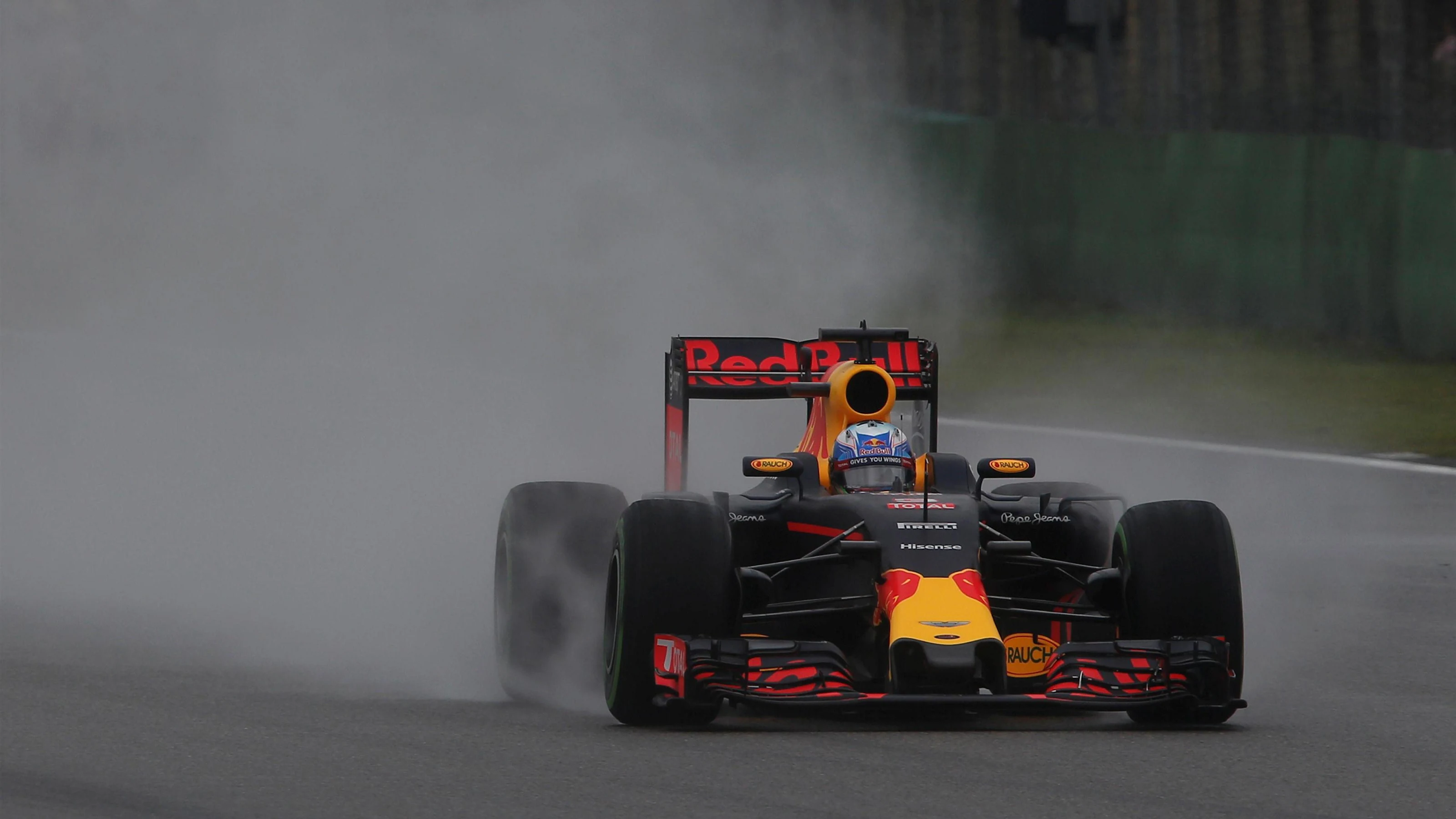 Daniel Ricciardo (AUS) Red Bull Racing RB12 at Formula One World Championship, Rd3, Chinese Grand