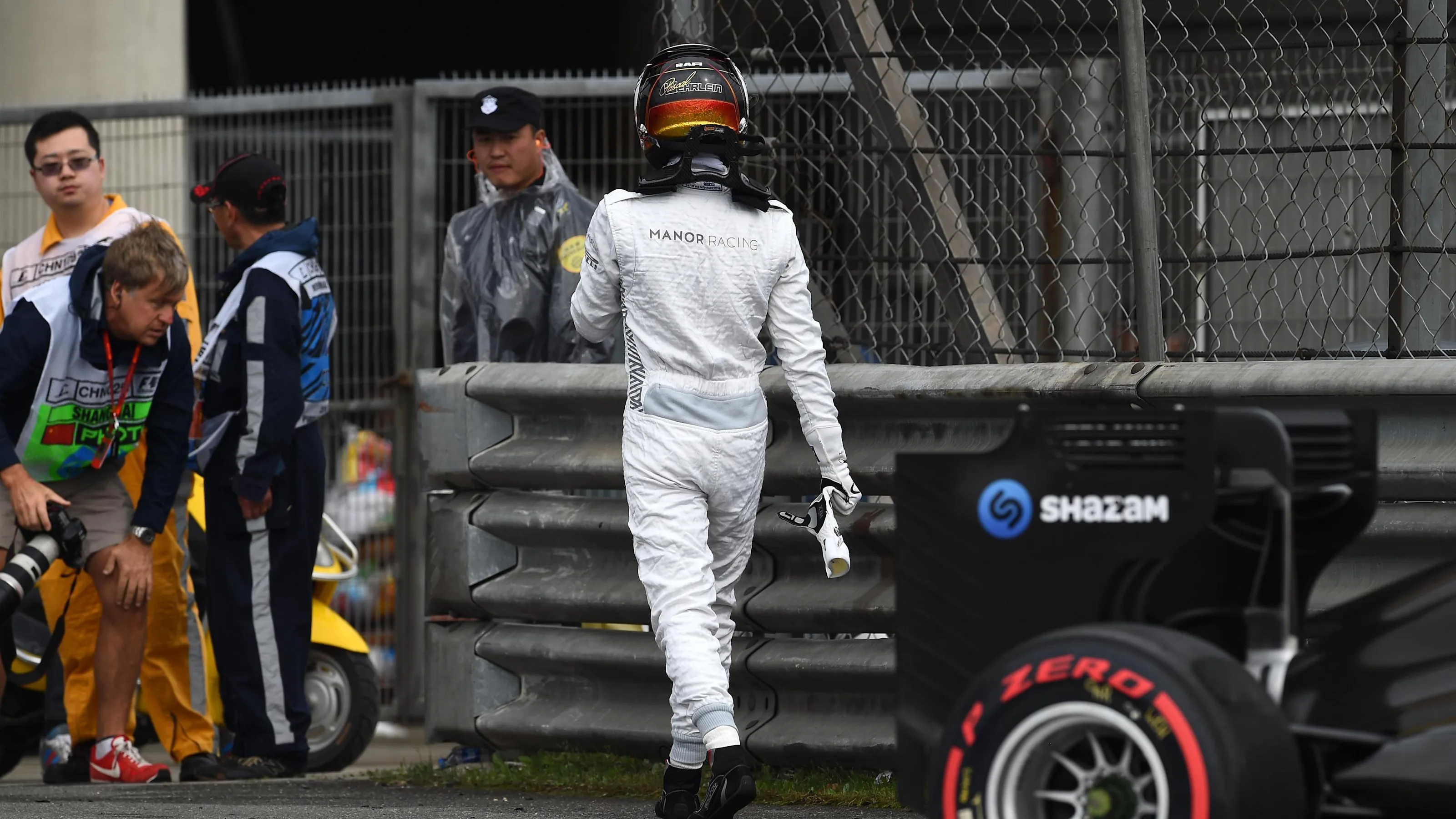 Pascal Wehrlein (GER) Manor Racing MRT05 crashed in Q1 at Formula One World Championship, Rd3,