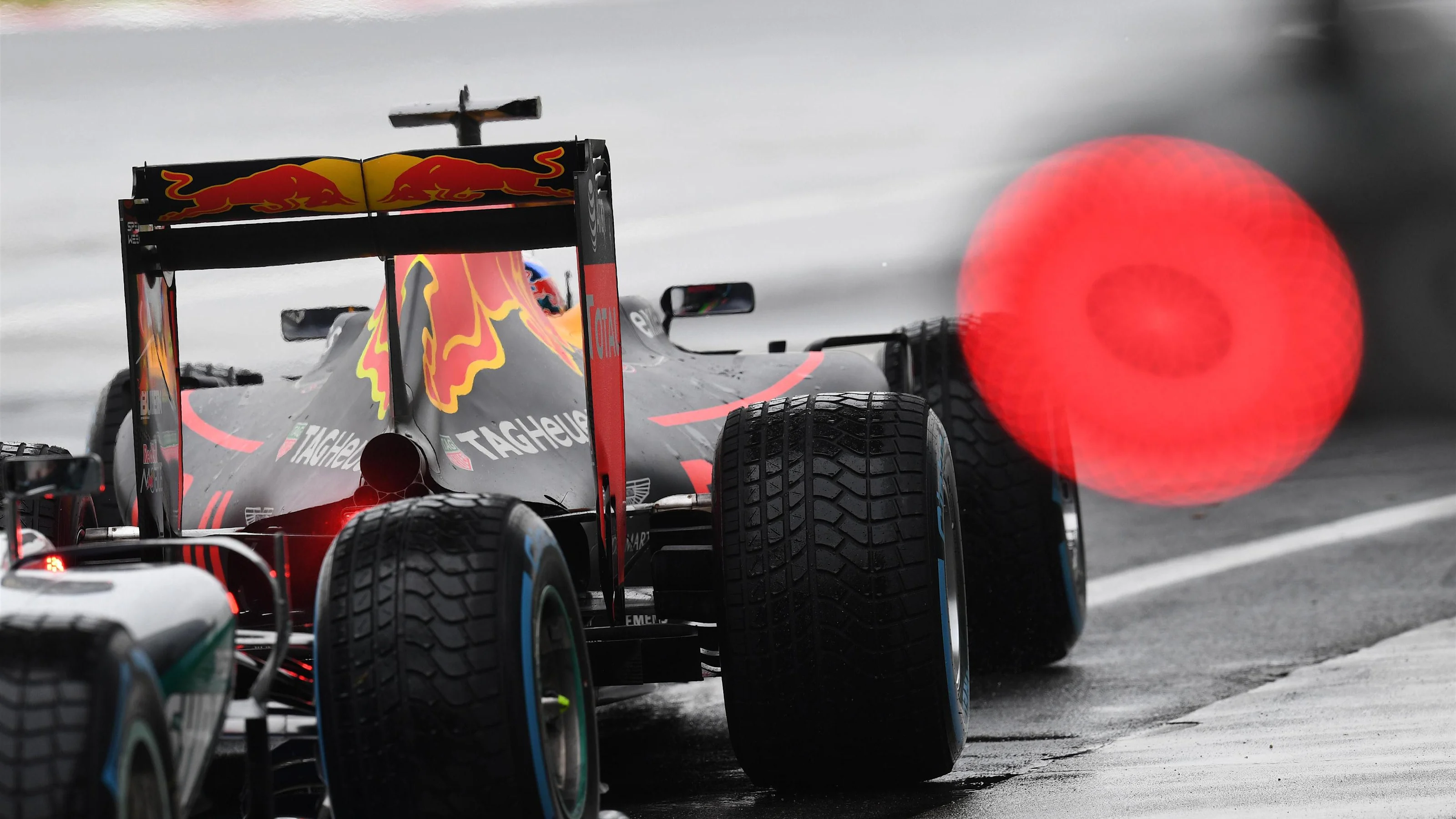 Daniel Ricciardo (AUS) Red Bull Racing RB12 and red light at Formula One World Championship, Rd3,