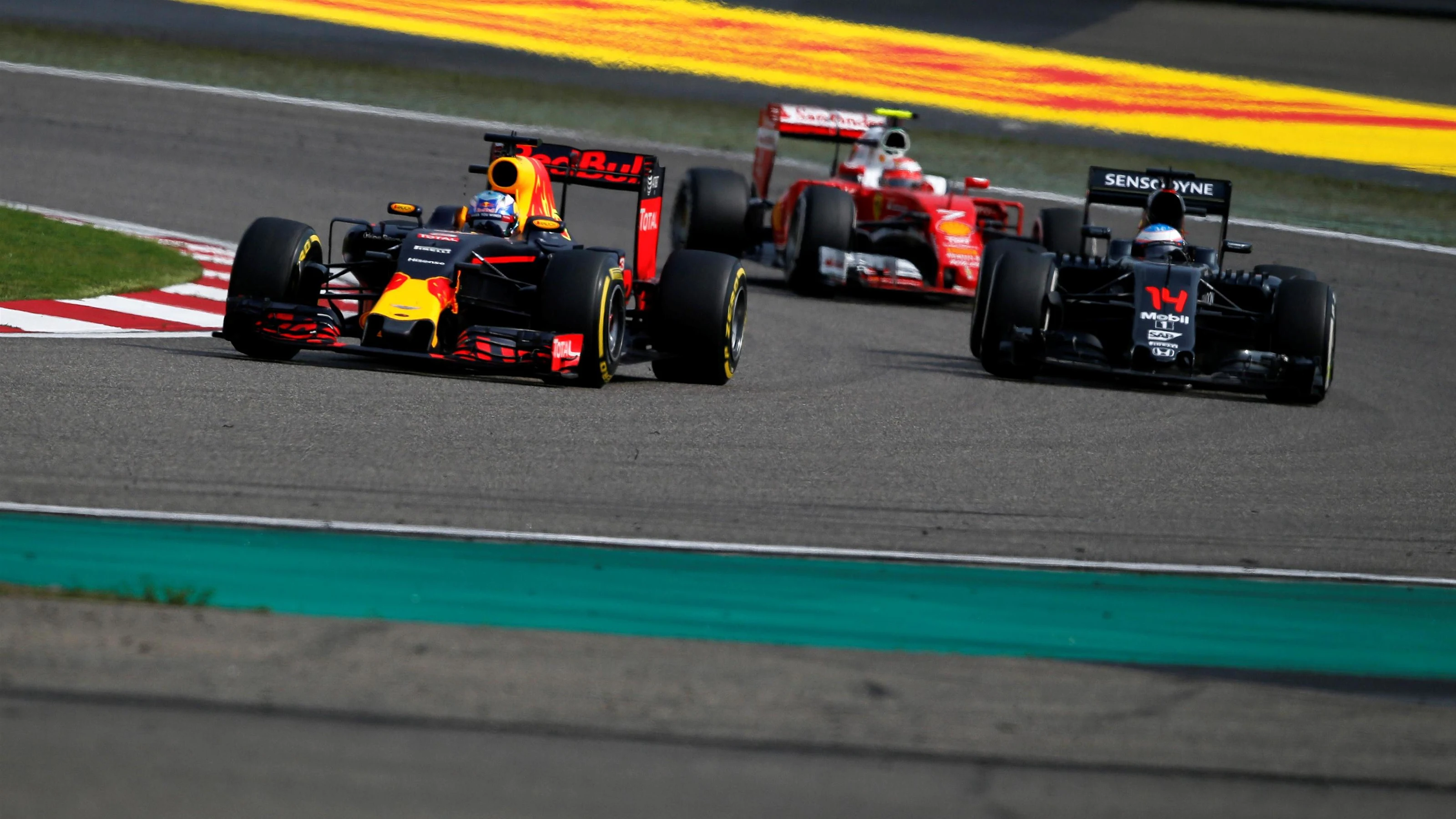 Daniel Ricciardo (AUS) Red Bull Racing RB12 at Formula One World Championship, Rd3, Chinese Grand
