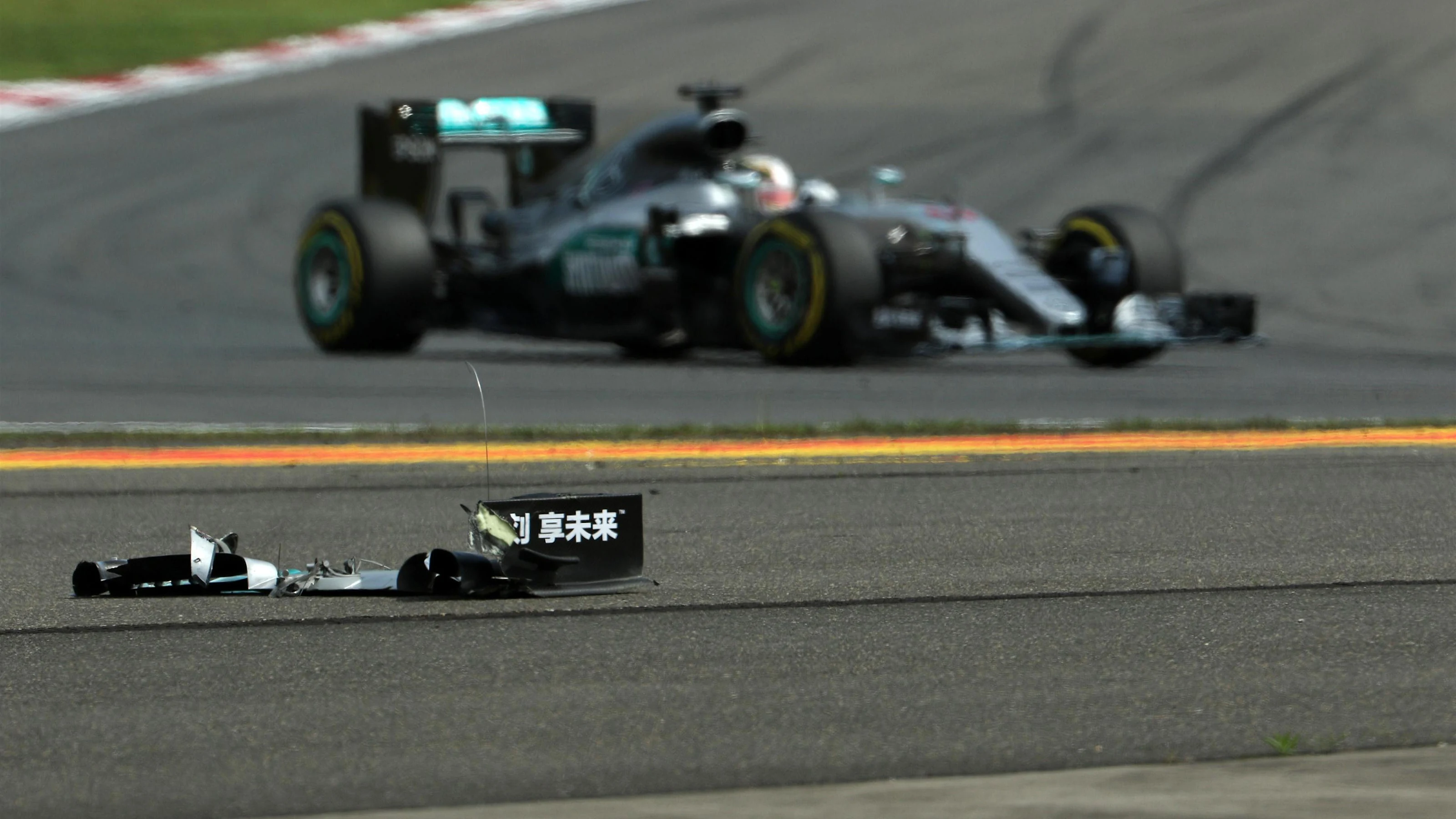 Lewis Hamilton (GBR) Mercedes-Benz F1 W07 Hybrid passes his front wing debris on the track at