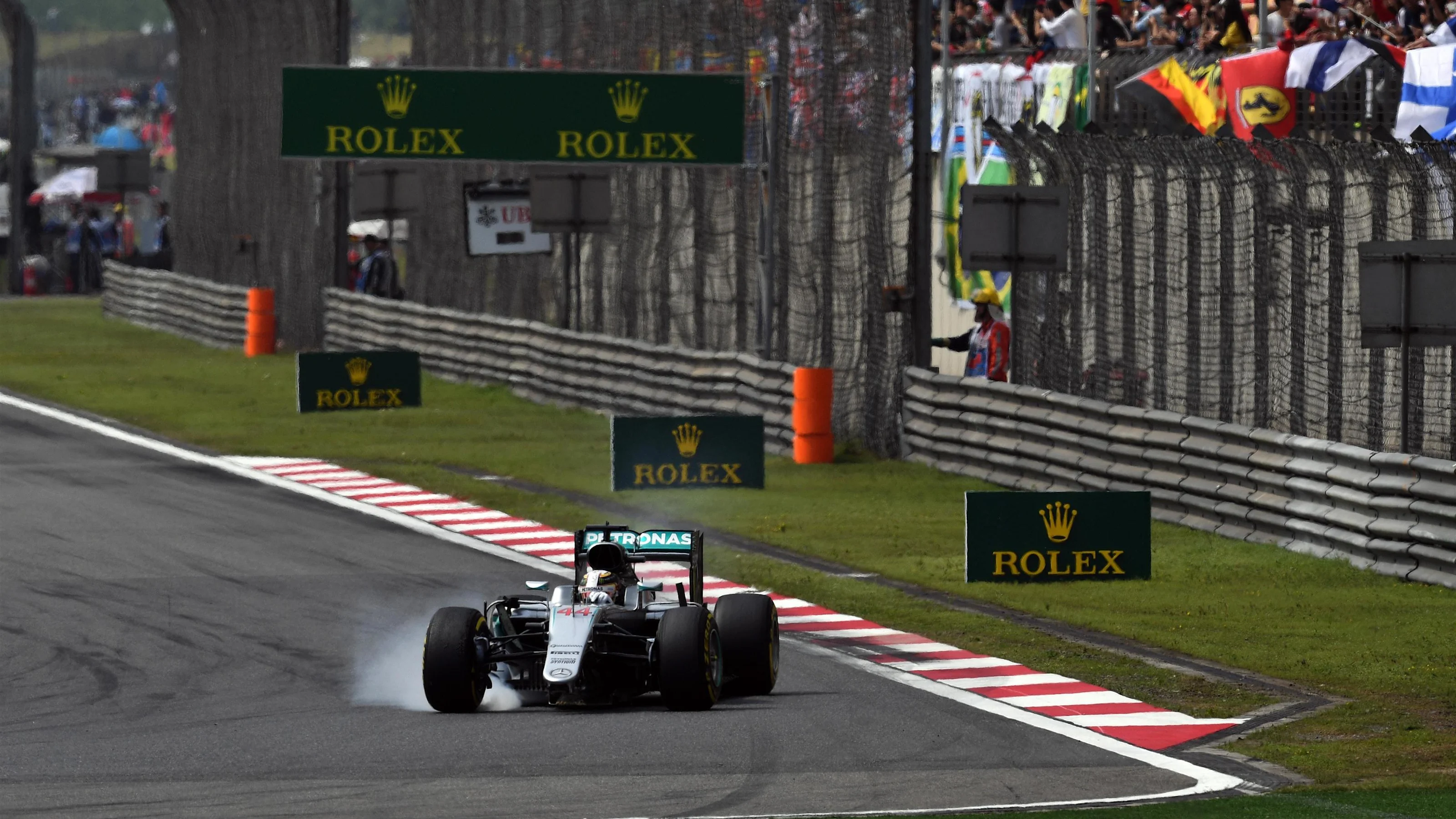 Lewis Hamilton (GBR) Mercedes-Benz F1 W07 Hybrid with broken front wing on lap one at Formula One