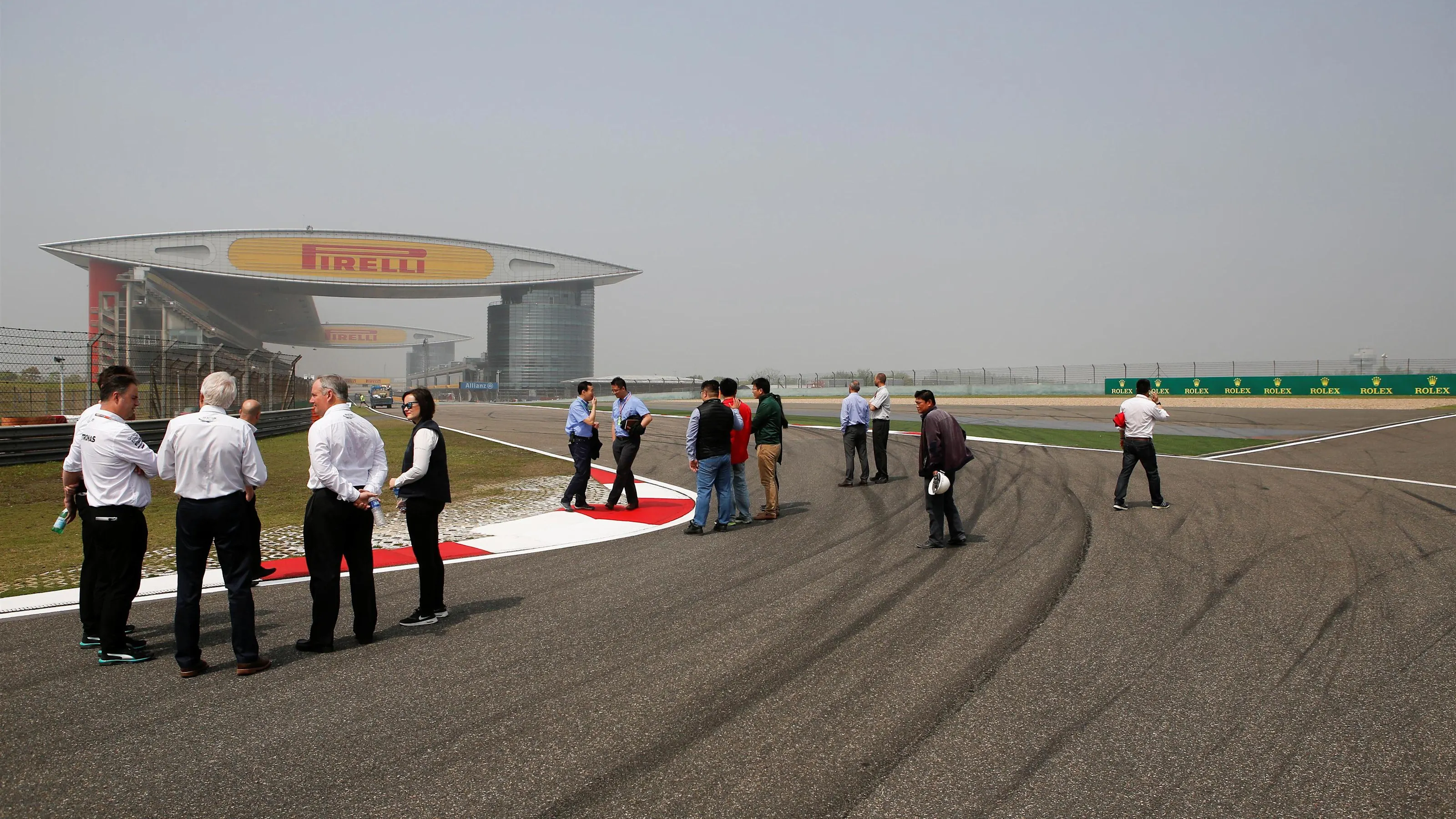 Charlie Whiting (GBR) FIA Delegate, Ron Meadows (GBR) Mercedes AMG F1 Team Manager and Andy Shovlin