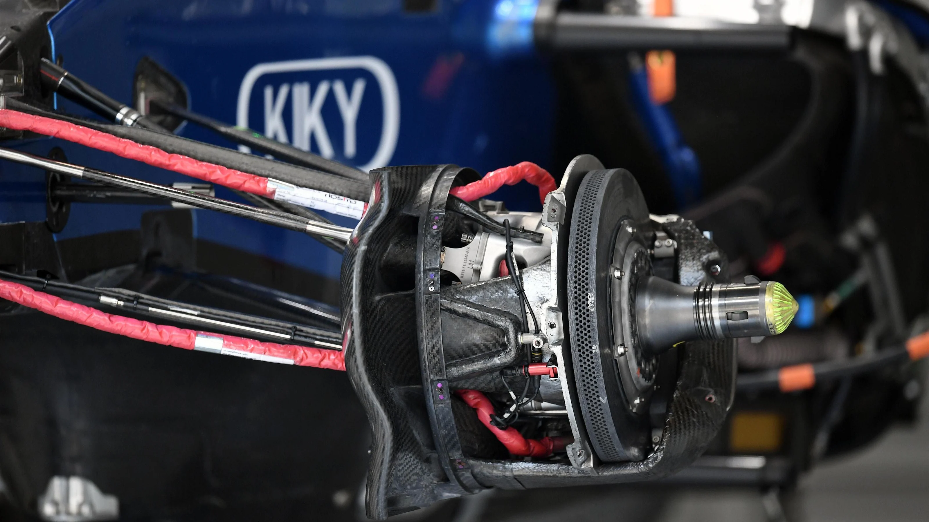 Manor Racing MRT05 front brake and wheel hub detail at Formula One World Championship, Rd3, Chinese