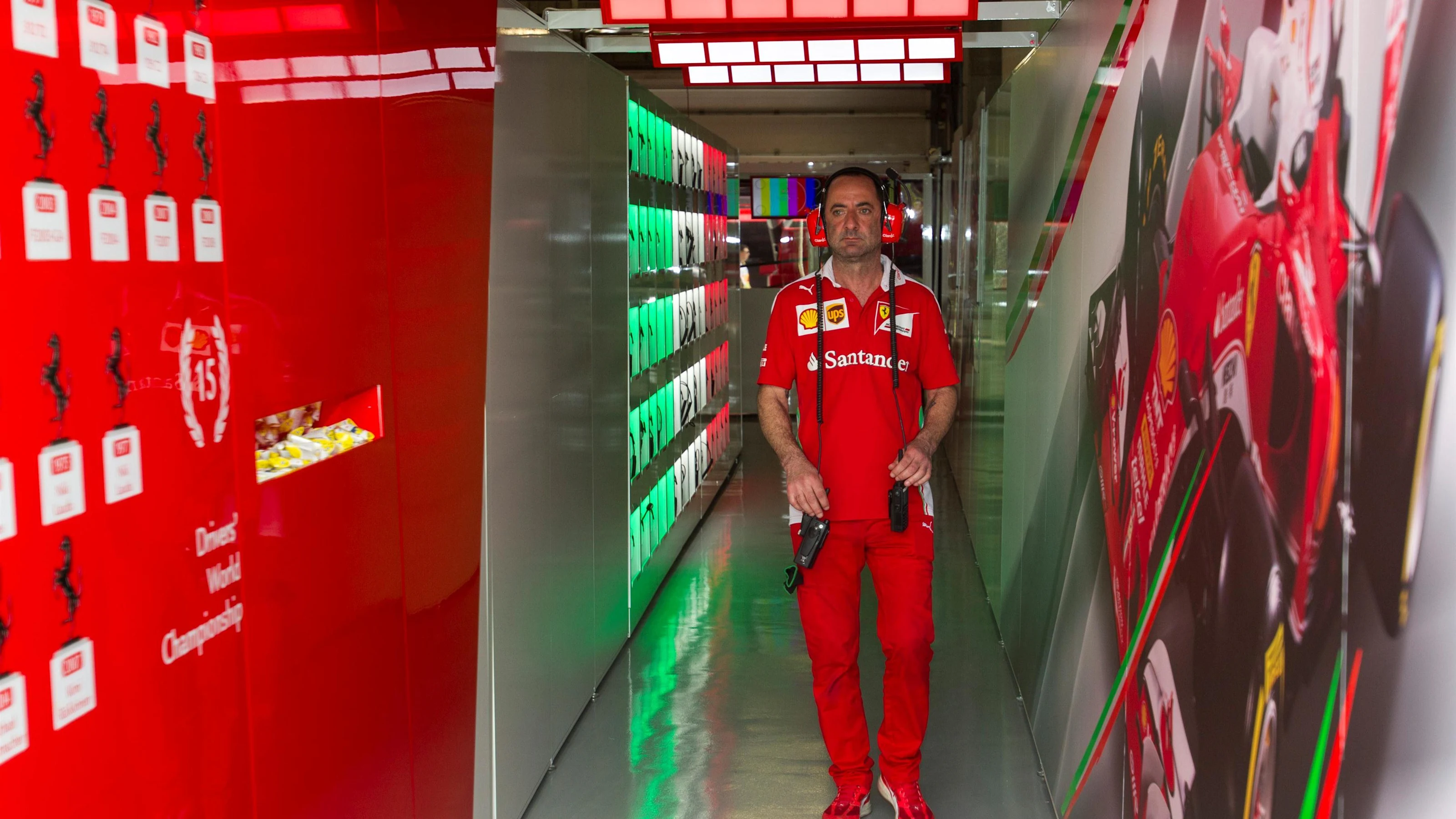 Ferrari mechanic at Formula One World Championship, Rd3, Chinese Grand Prix, Preparations,