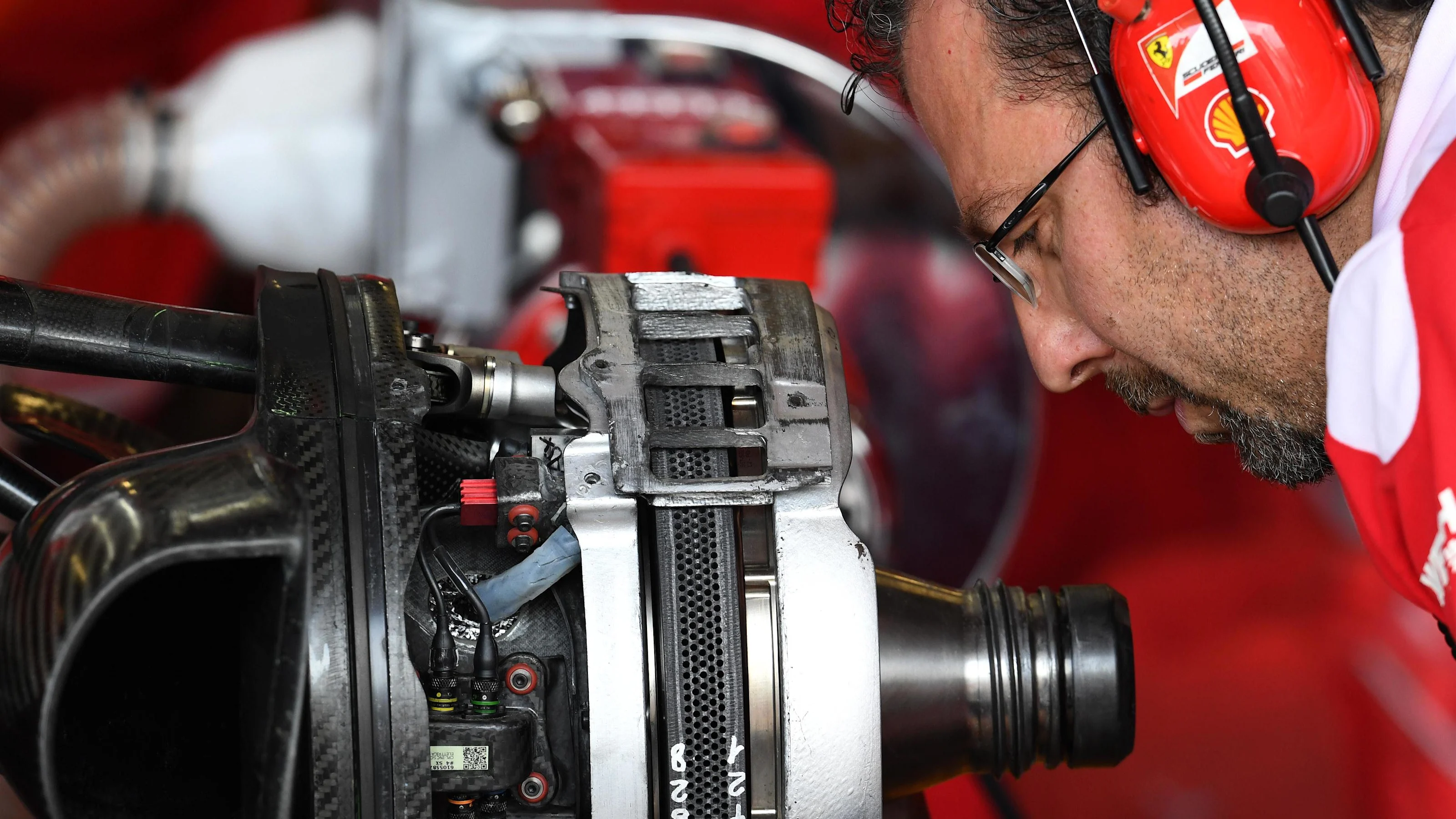 Ferrari SF16-H front brake and wheel hub detail at Formula One World Championship, Rd8, European