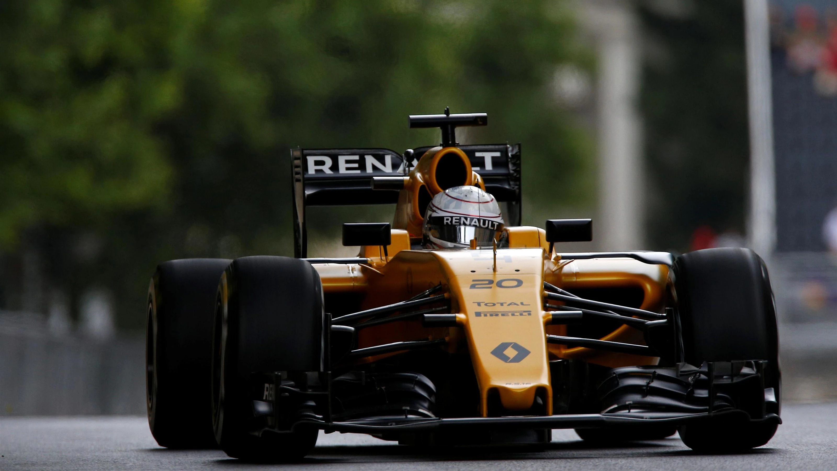 Kevin Magnussen (DEN) Renault Sport F1 Team RS16 at Formula One World Championship, Rd8, European