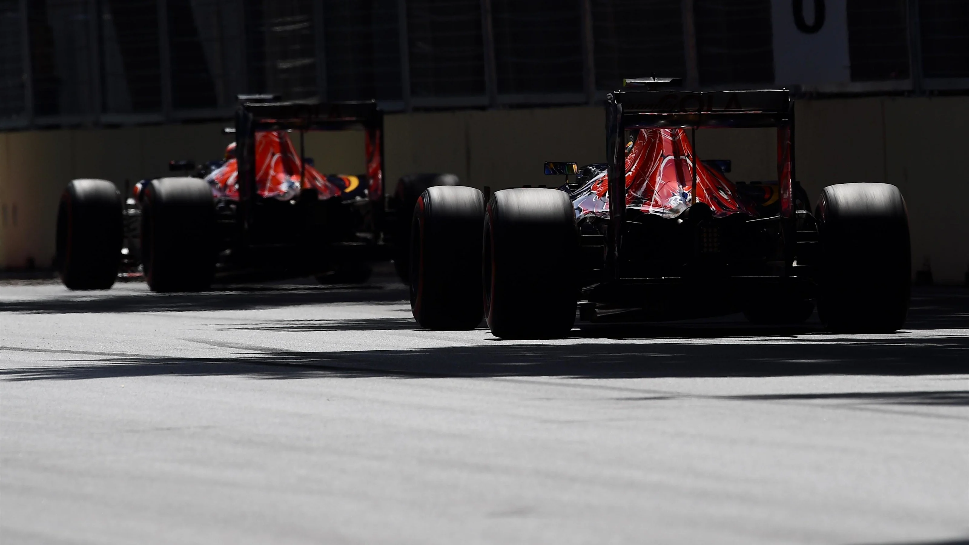 Carlos Sainz jr (ESP) Scuderia Toro Rosso STR11 and Daniil Kvyat (RUS) Scuderia Toro Rosso STR11 at