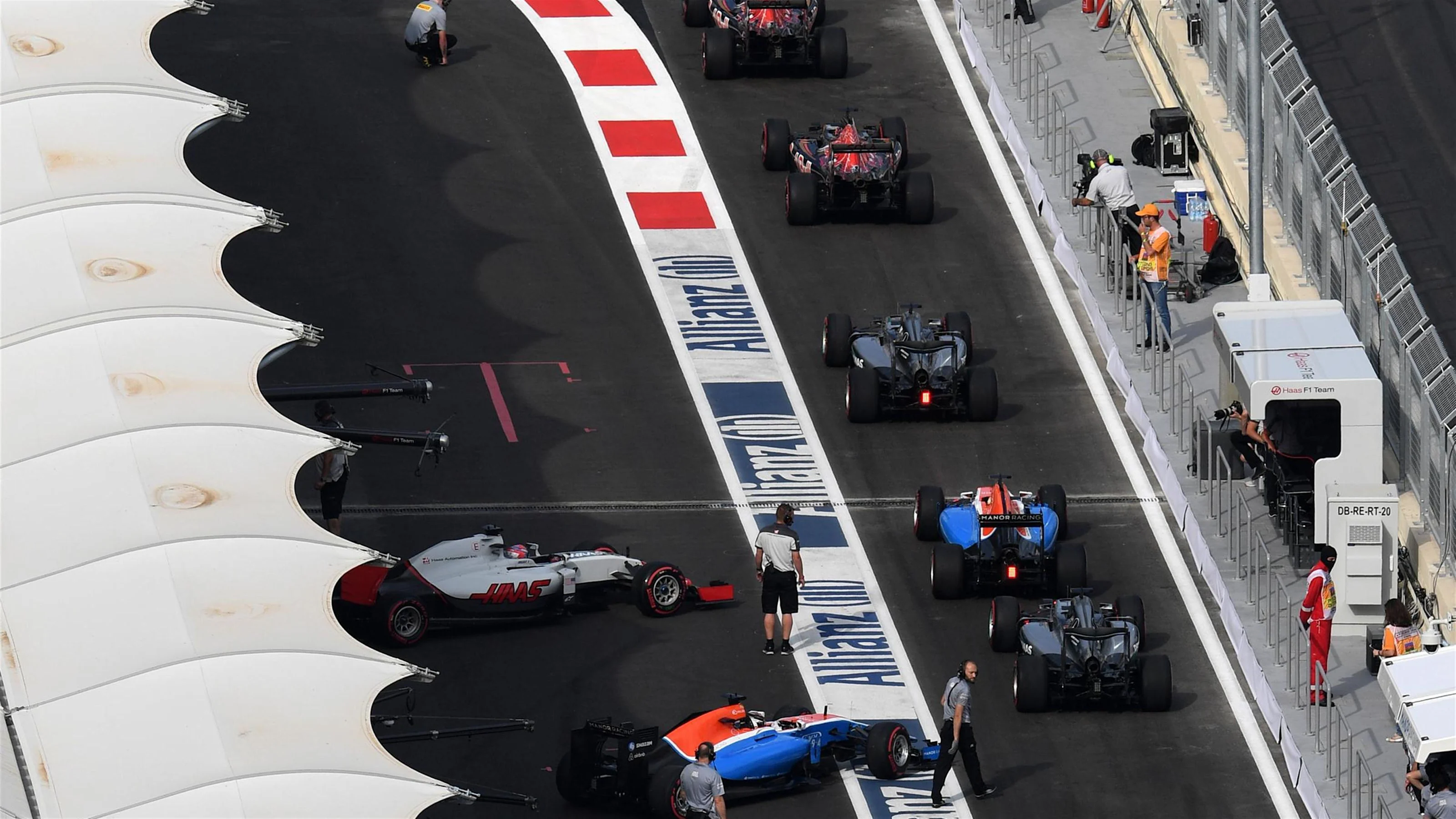 Cars leave pit lane at Formula One World Championship, Rd8, European Grand Prix, Qualifying, Baku