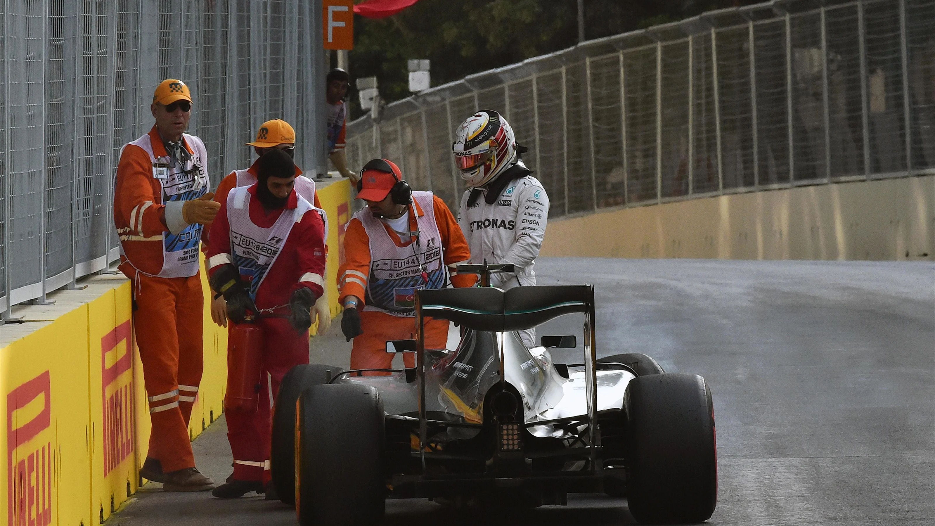 Lewis Hamilton (GBR) Mercedes-Benz F1 W07 Hybrid crashed in Q3 at Formula One World Championship,