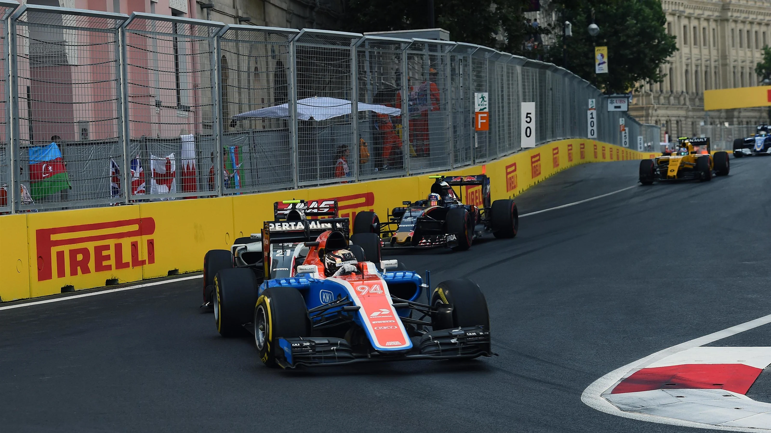 Pascal Wehrlein (GER) Manor Racing MRT05 at the start of the race at Formula One World