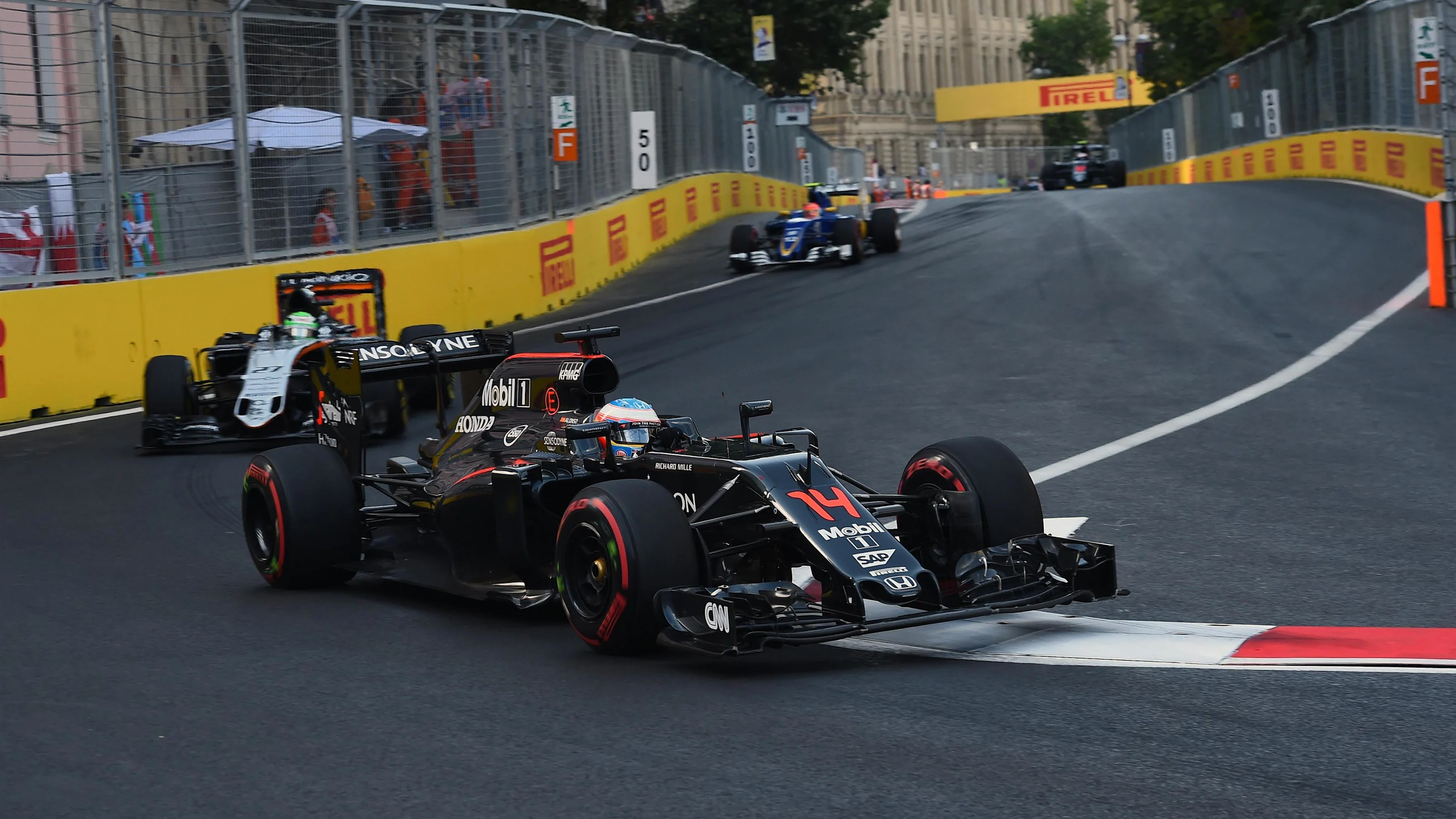 Fernando Alonso (ESP) McLaren MP4-31 at the start of the race at Formula One World Championship,