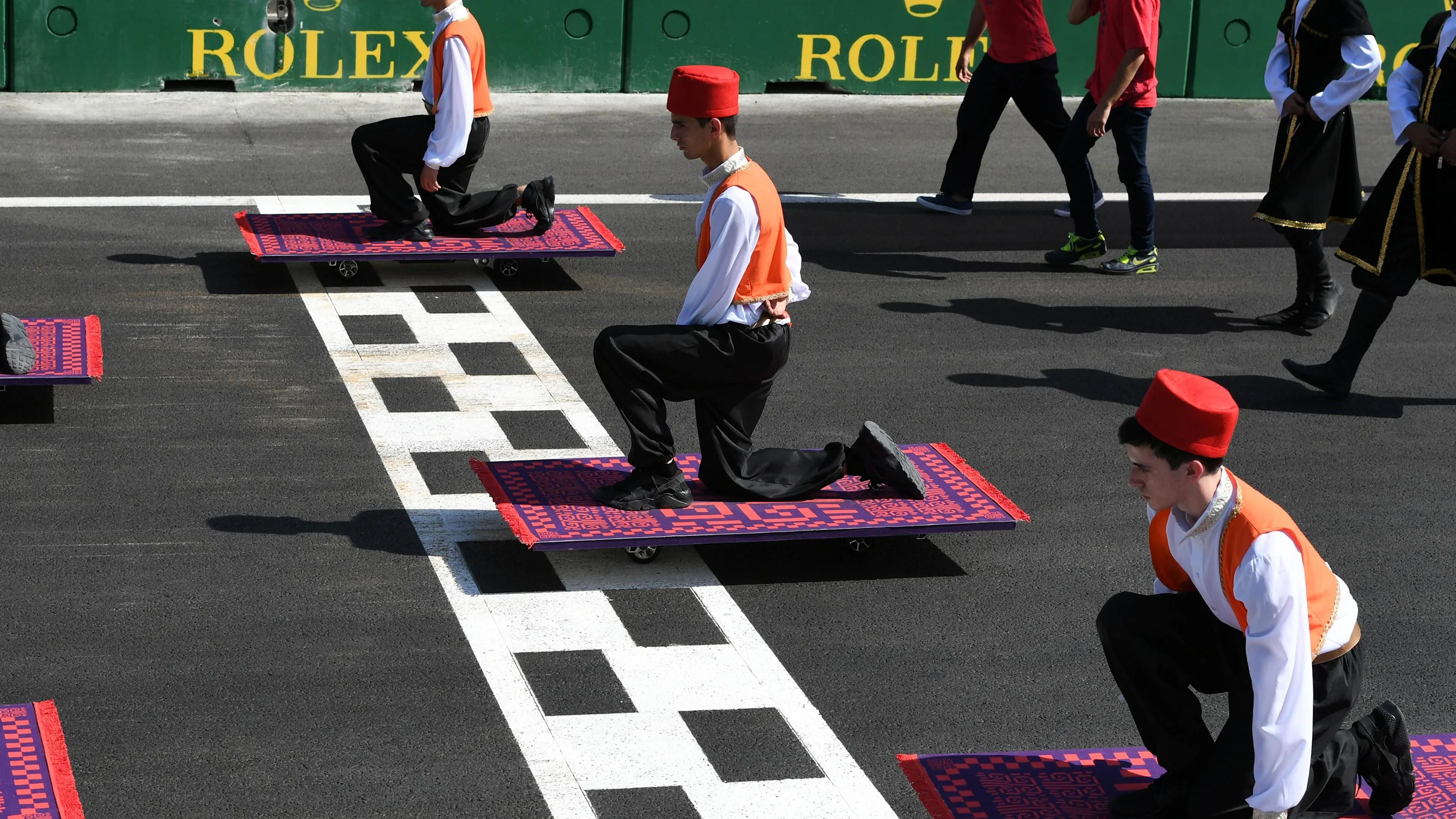 Grid entertainment at Formula One World Championship, Rd8, European Grand Prix, Race, Baku City