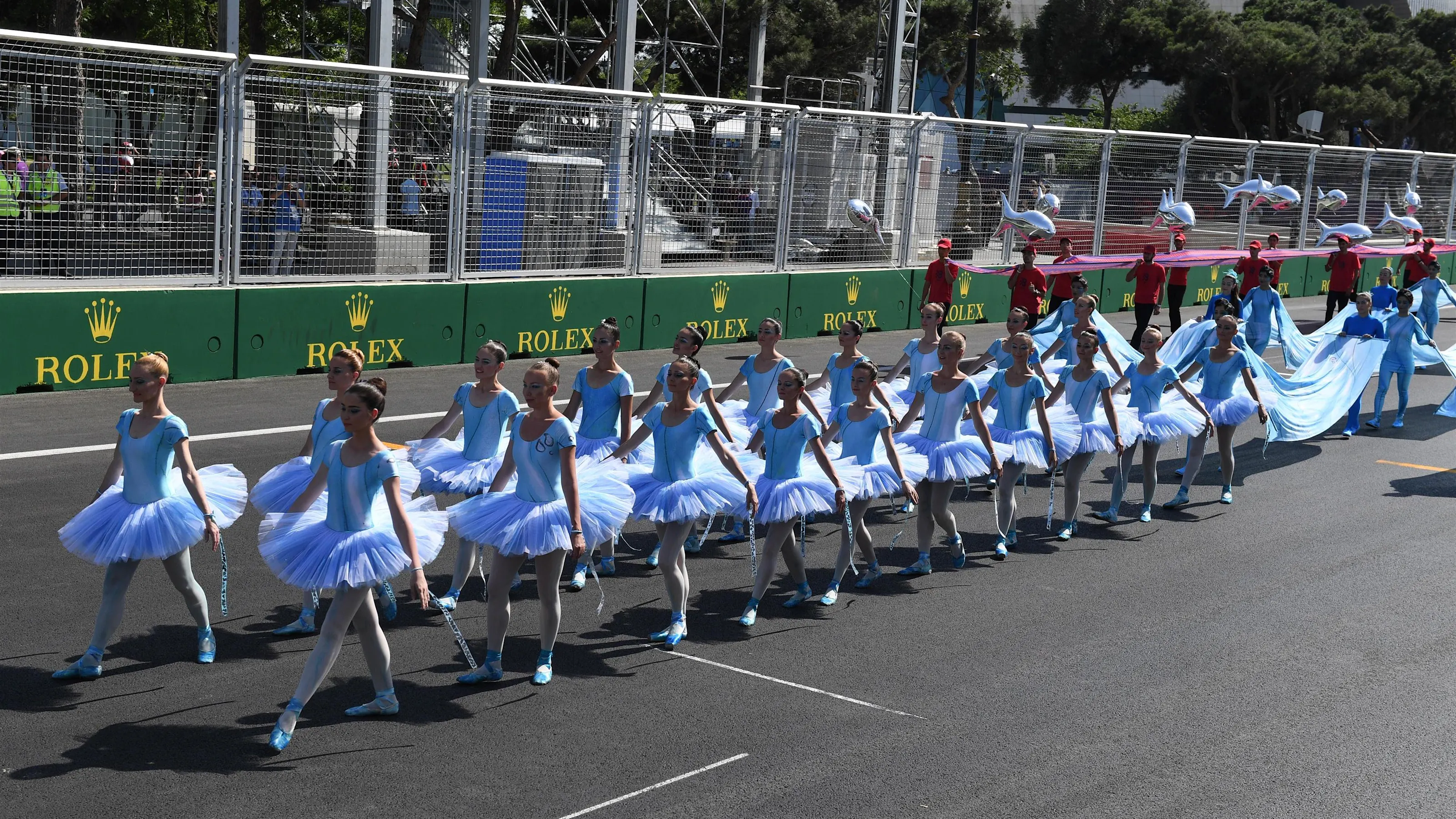Grid entertainment at Formula One World Championship, Rd8, European Grand Prix, Race, Baku City