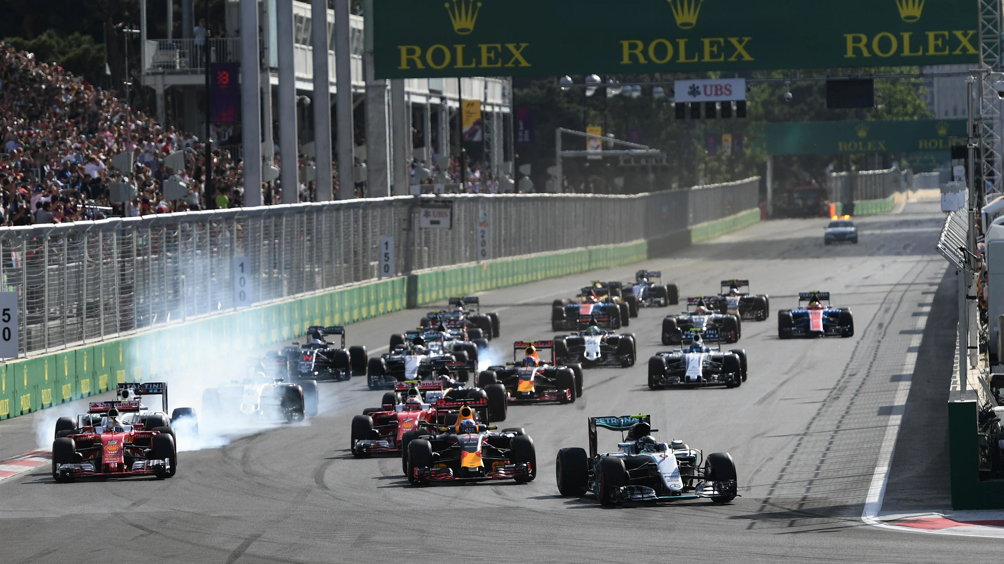 Nico Rosberg (GER) Mercedes-Benz F1 W07 Hybrid leads at the start of the race at the start of the