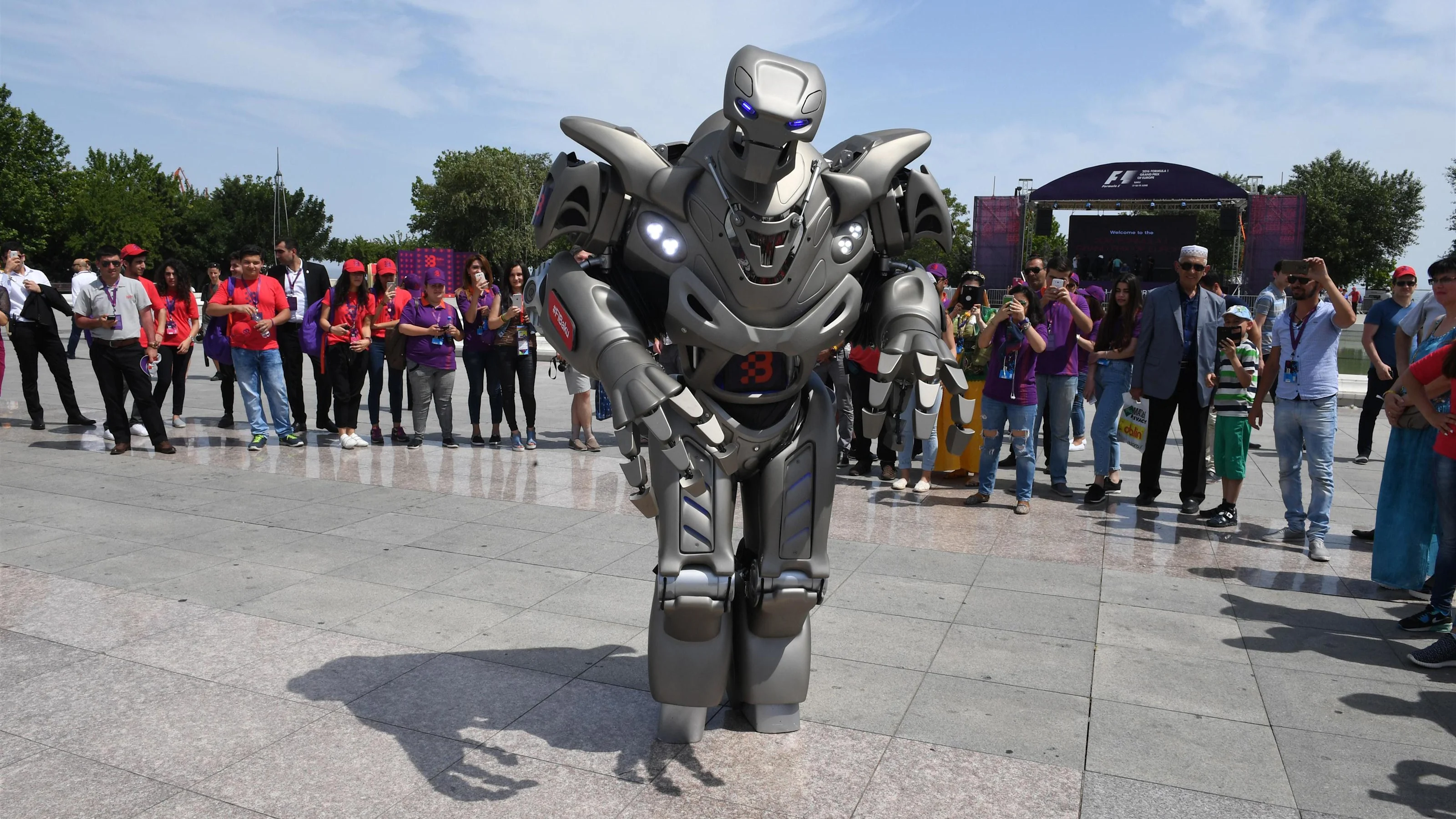 Robot entertainment at Formula One World Championship, Rd8, European Grand Prix, Preparations, Baku