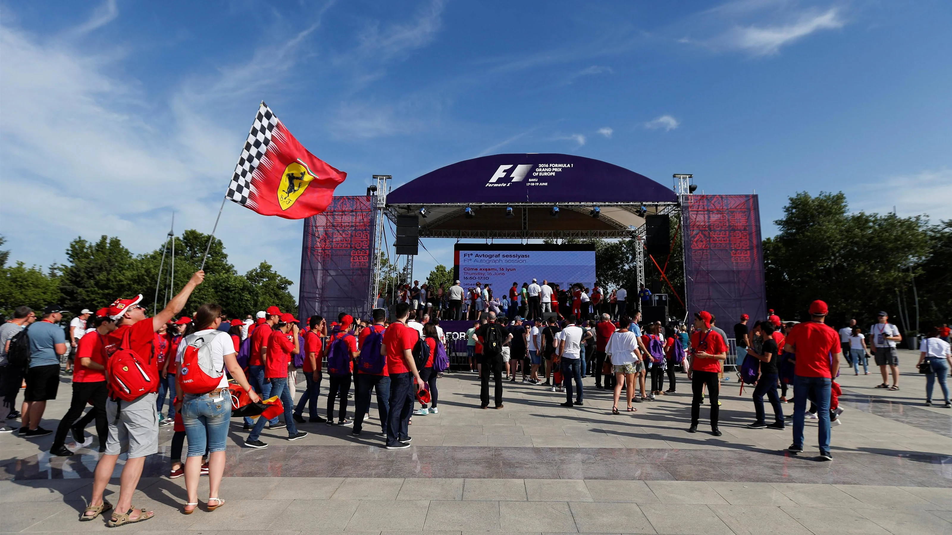Fans at Formula One World Championship, Rd8, European Grand Prix, Preparations, Baku City Circuit,