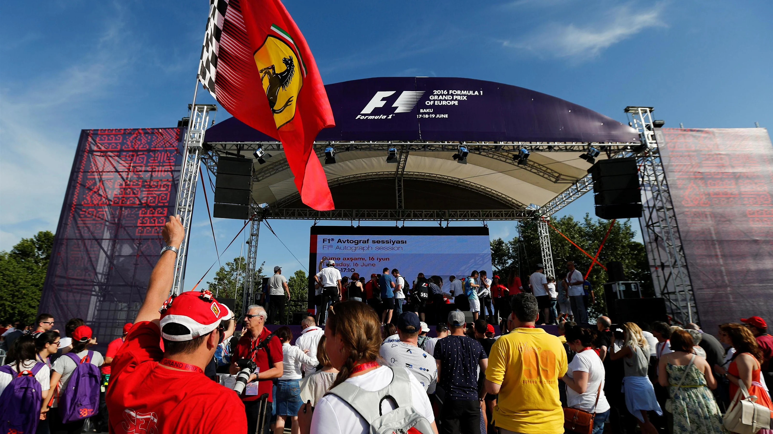 Fans at Formula One World Championship, Rd8, European Grand Prix, Preparations, Baku City Circuit,