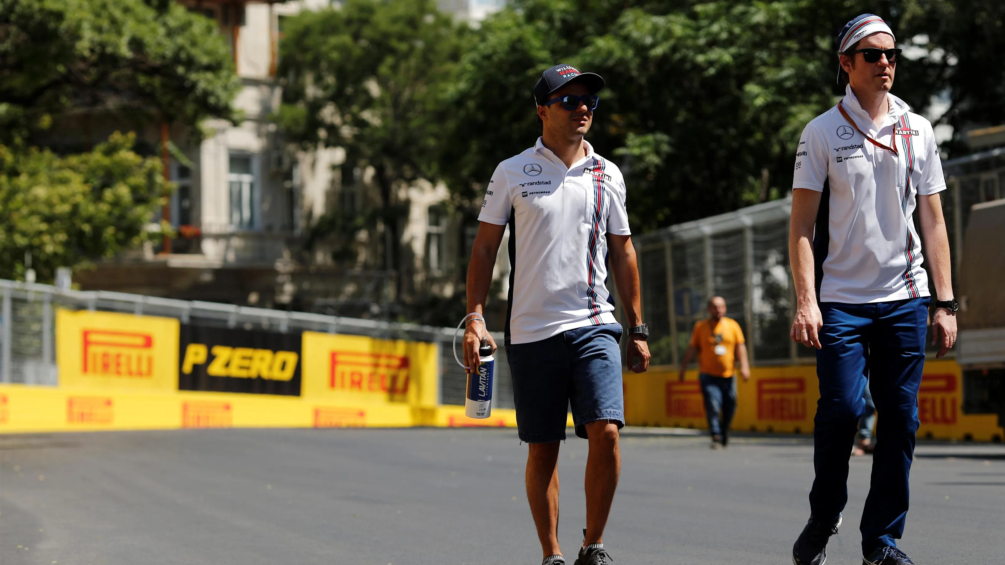 Felipe Massa (BRA) Williams and Rob Smedley (GBR) Williams Head of Vehicle Performance walk the