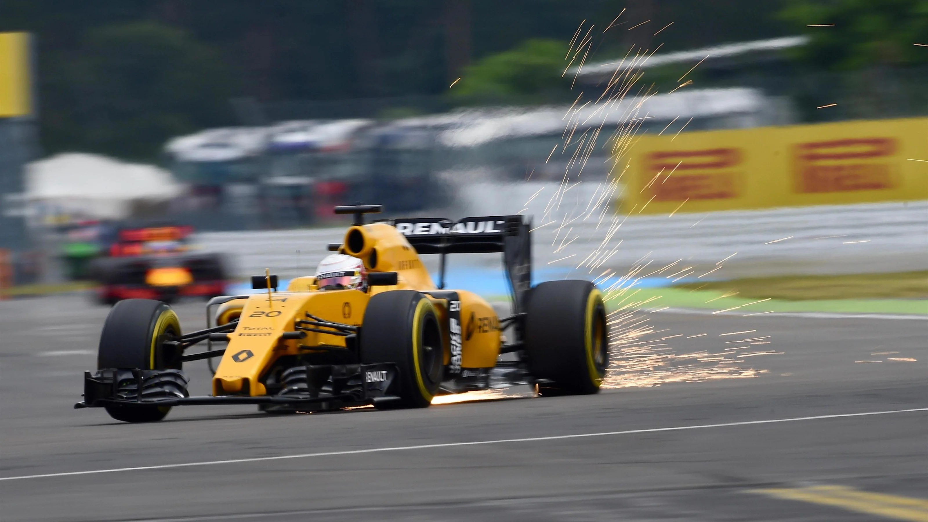 Kevin Magnussen (DEN) Renault Sport F1 Team RS16 at Formula One World Championship, Rd12, German