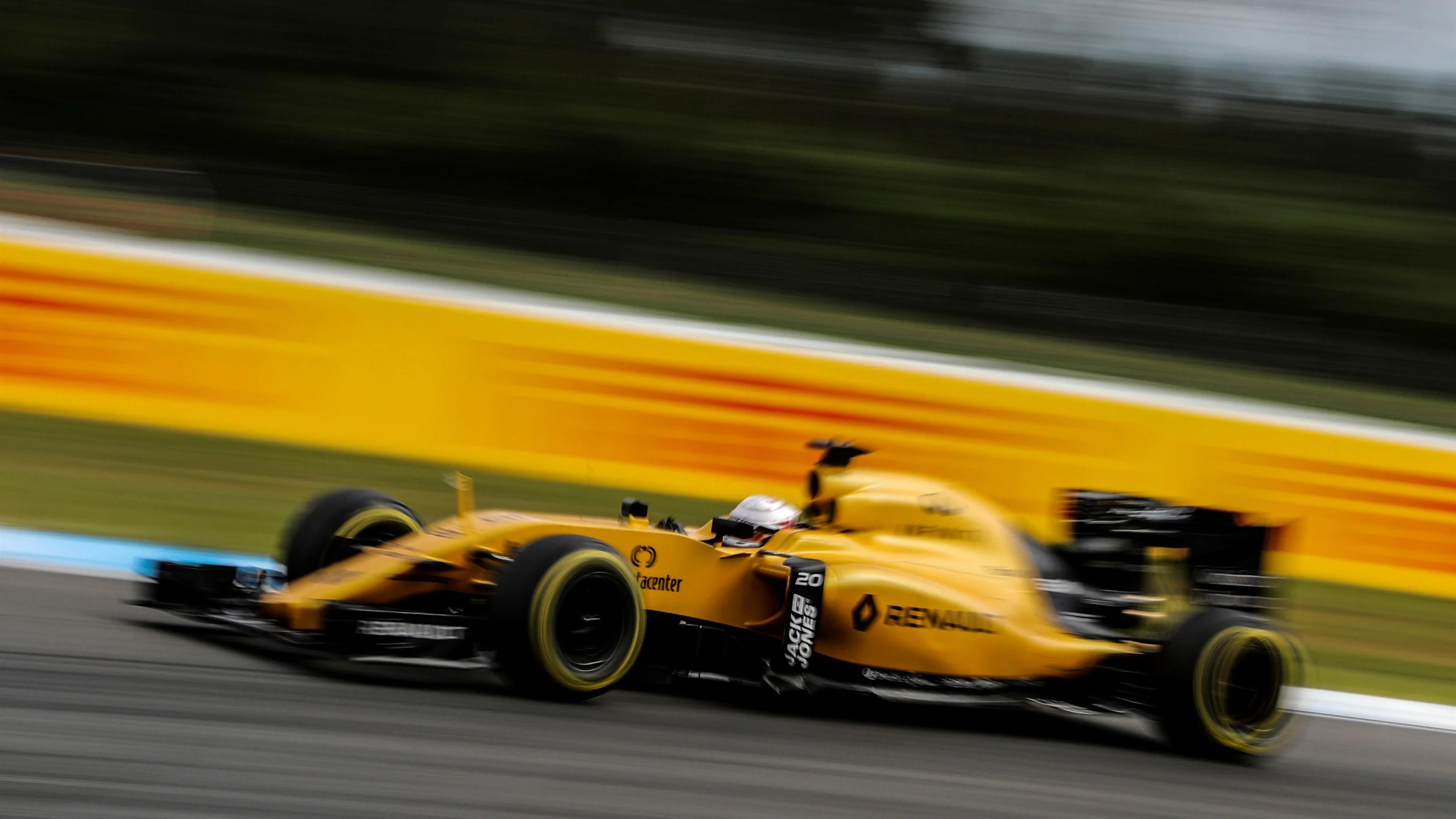 Kevin Magnussen (DEN) Renault Sport F1 Team RS16 at Formula One World Championship, Rd12, German