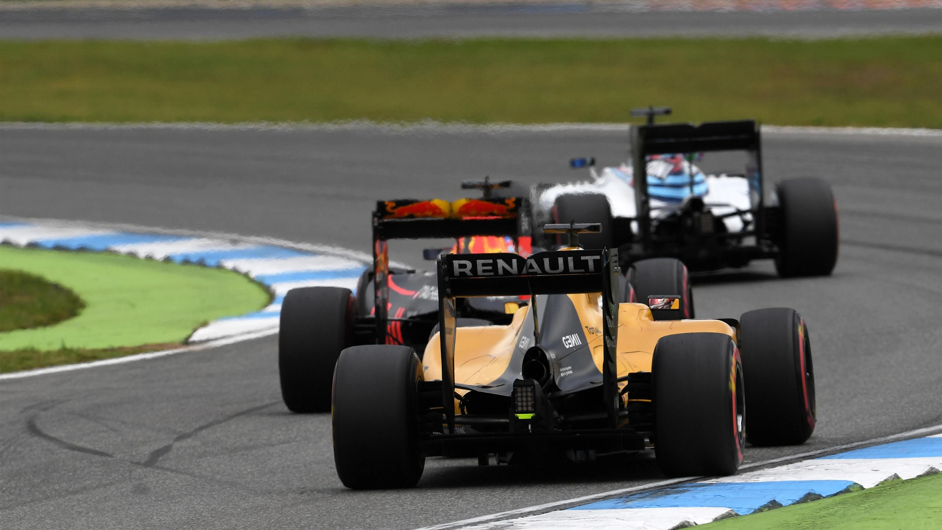 Kevin Magnussen (DEN) Renault Sport F1 Team RS16 at Formula One World Championship, Rd12, German