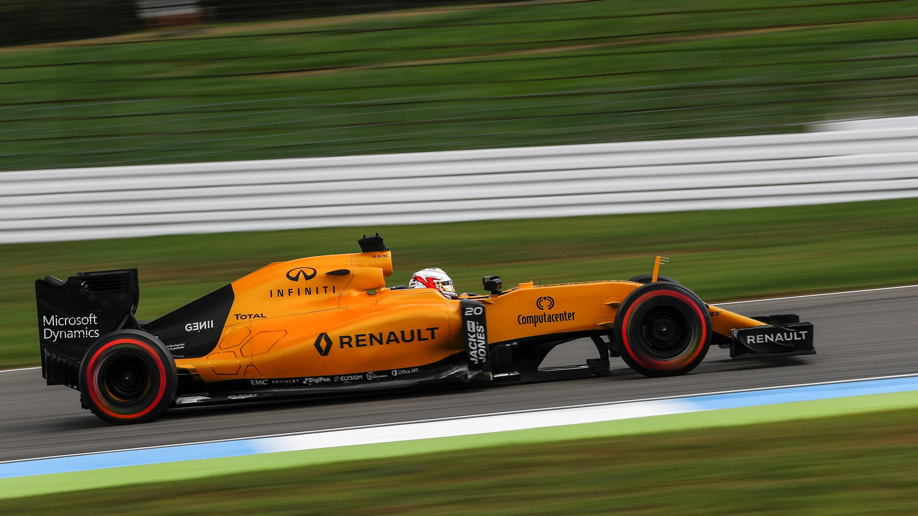 Kevin Magnussen (DEN) Renault Sport F1 Team RS16 at Formula One World Championship, Rd12, German