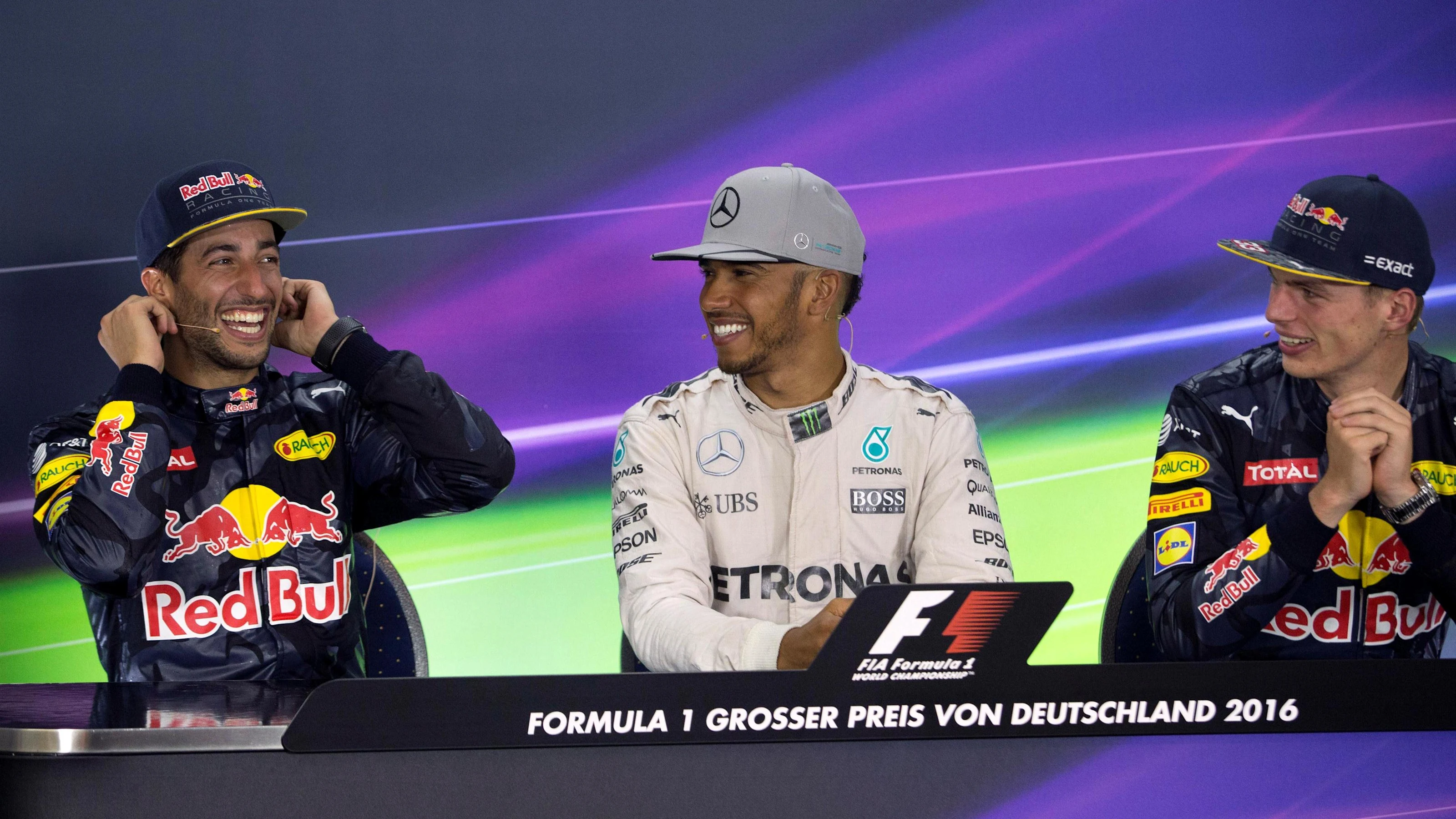 Daniel Ricciardo (AUS) Red Bull Racing, Lewis Hamilton (GBR) Mercedes AMG F1 and Max Verstappen