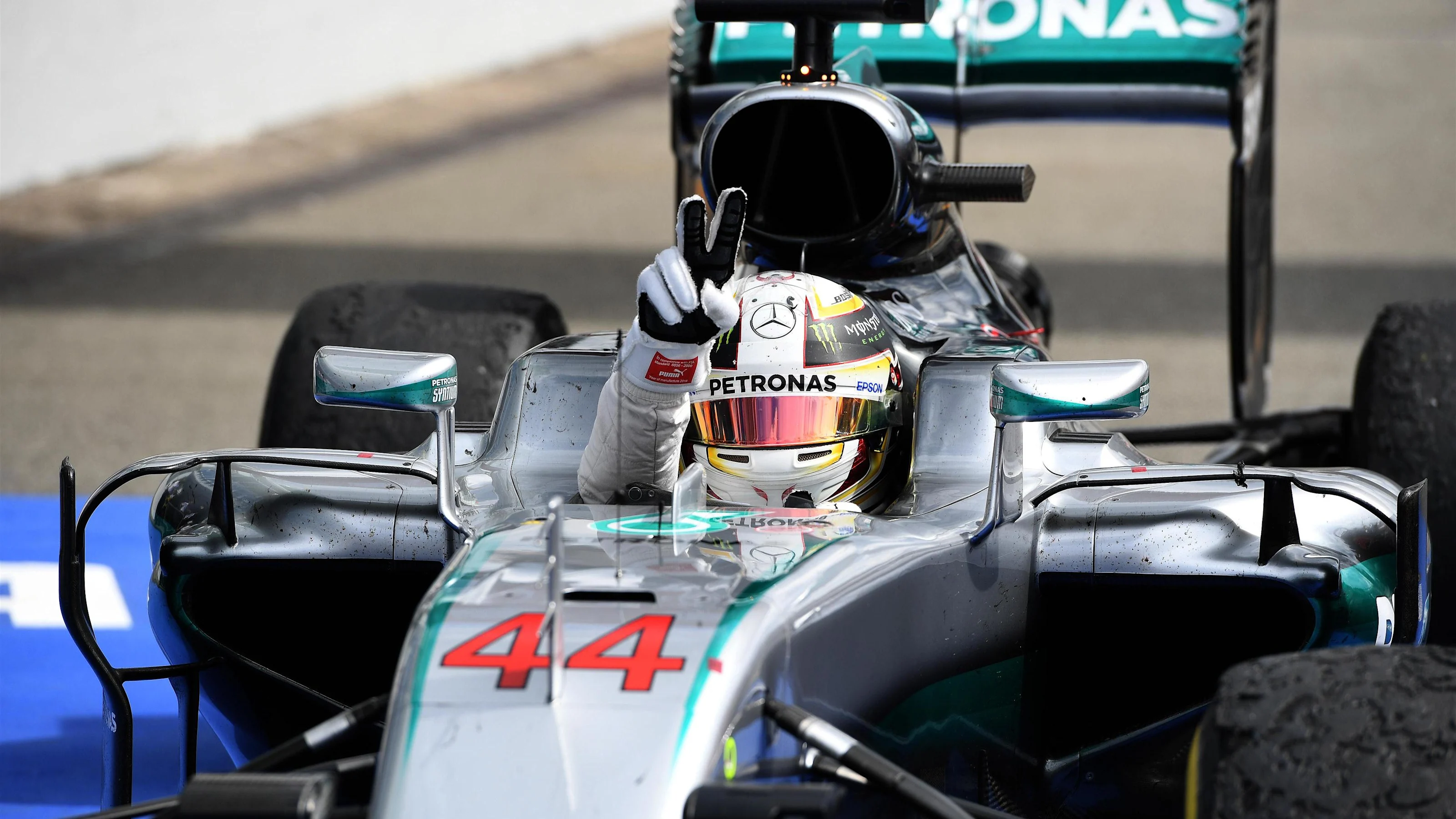 Race winner Lewis Hamilton (GBR) Mercedes-Benz F1 W07 Hybrid celebrates in parc ferme at Formula