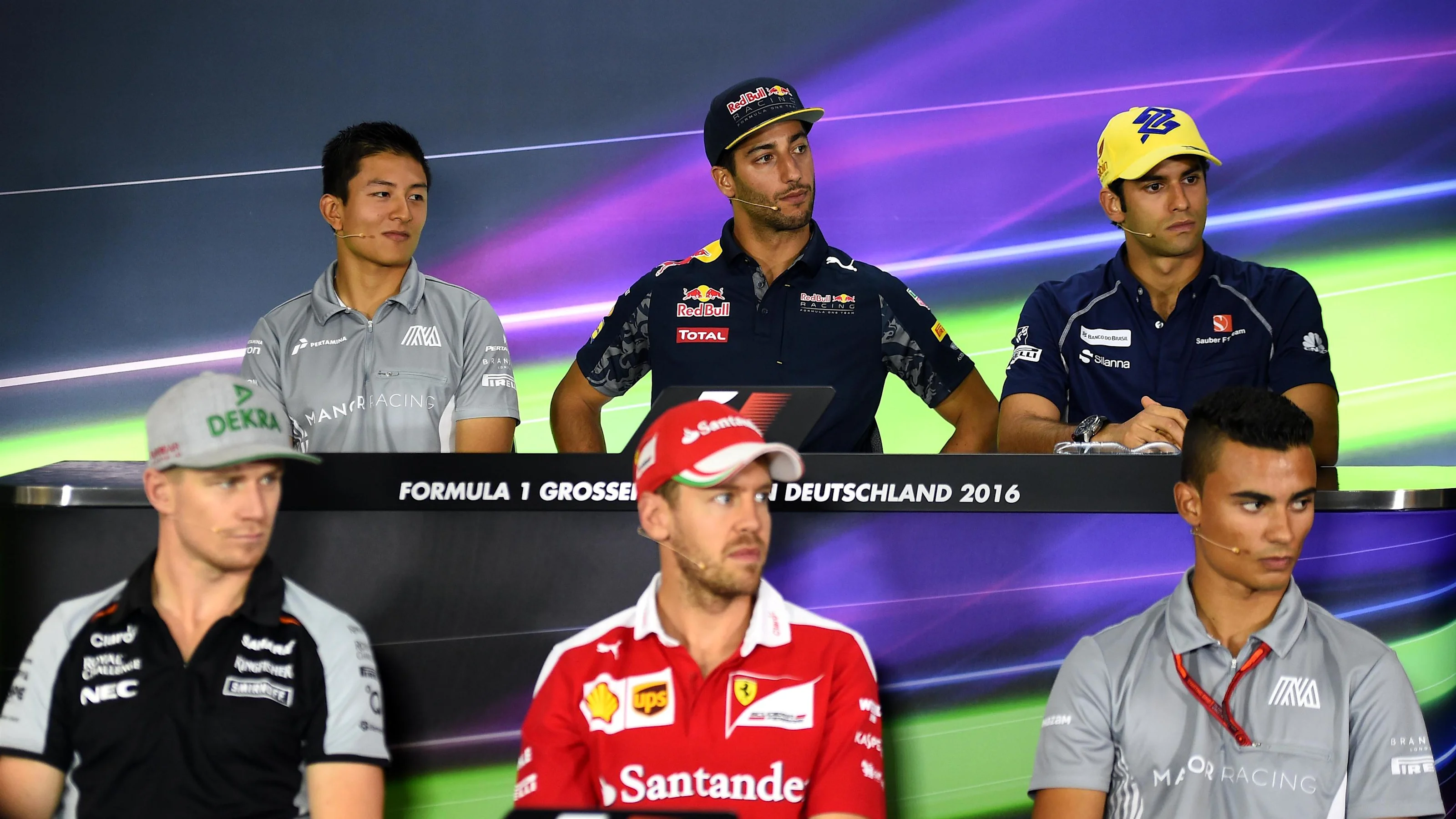 Nico Hulkenberg (GER) Force India F1, Rio Haryanto (IDN) Manor Racing, Sebastian Vettel (GER)
