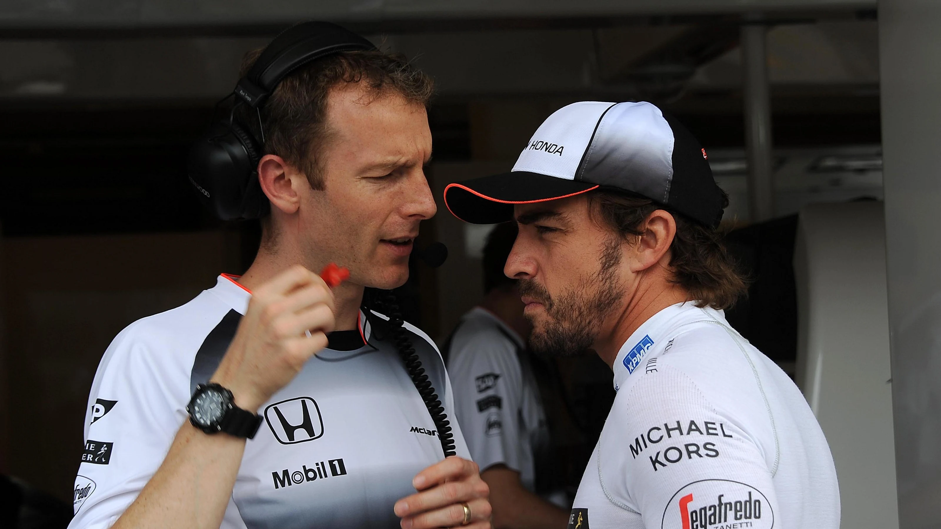 Fernando Alonso (ESP) McLarenwith Mark Temple (GBR) McLaren Race Engineer at Formula One World