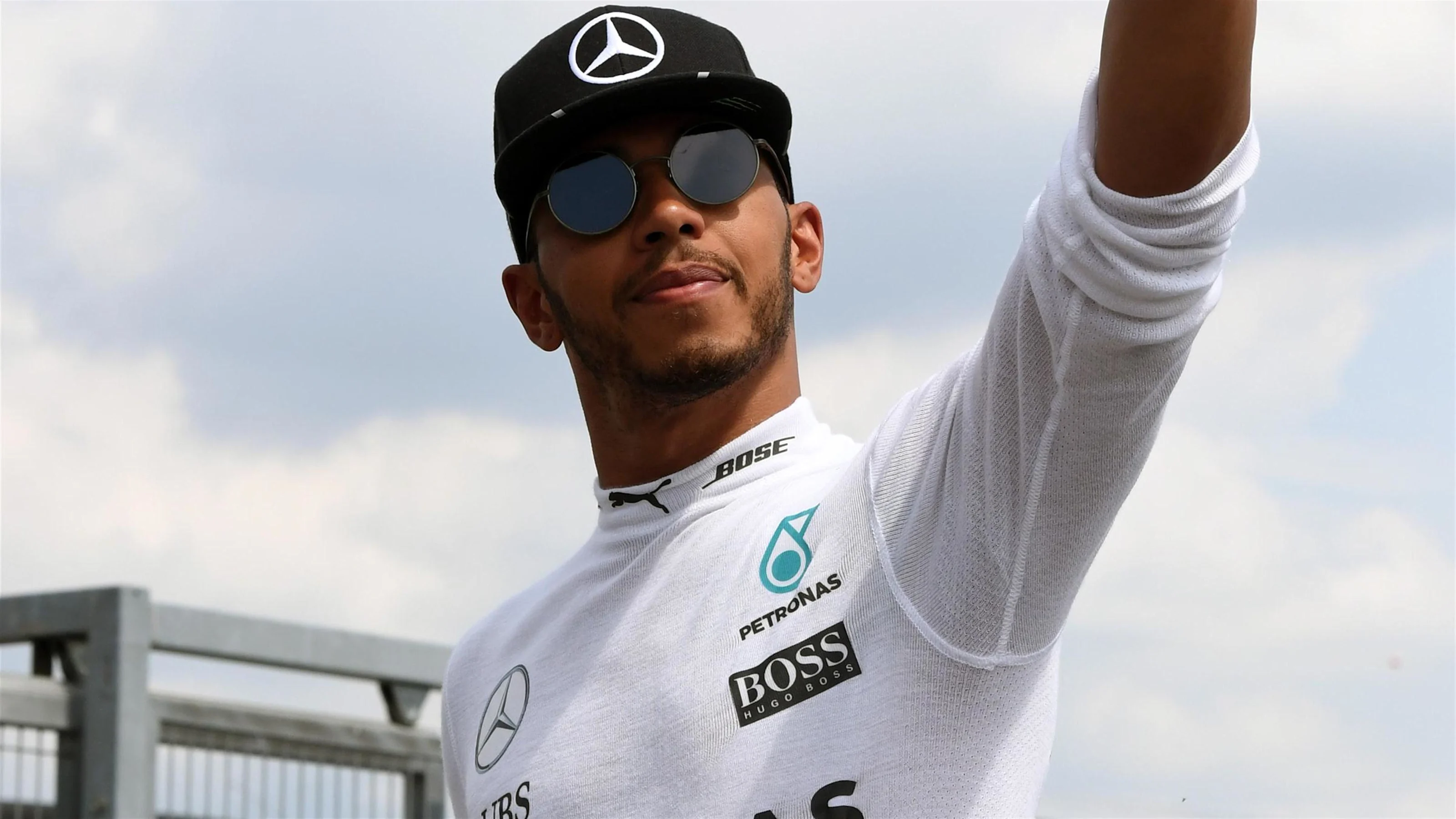 Lewis Hamilton (GBR) Mercedes AMG F1 returns from the Medical Centre and waves following his crash