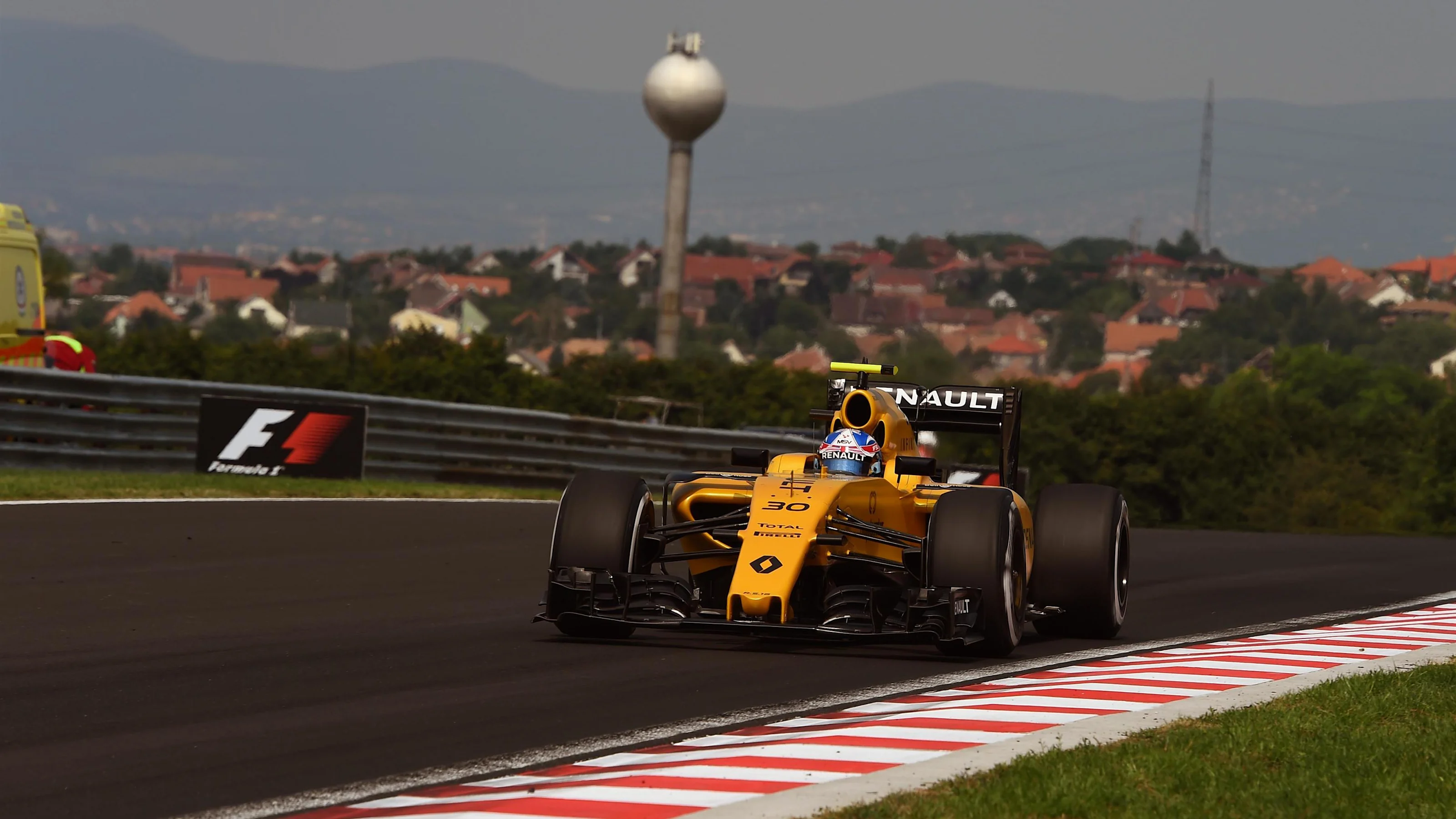 Jolyon Palmer (GBR) Renault Sport F1 Team RS16 at Formula One World Championship, Rd11, Hungarian