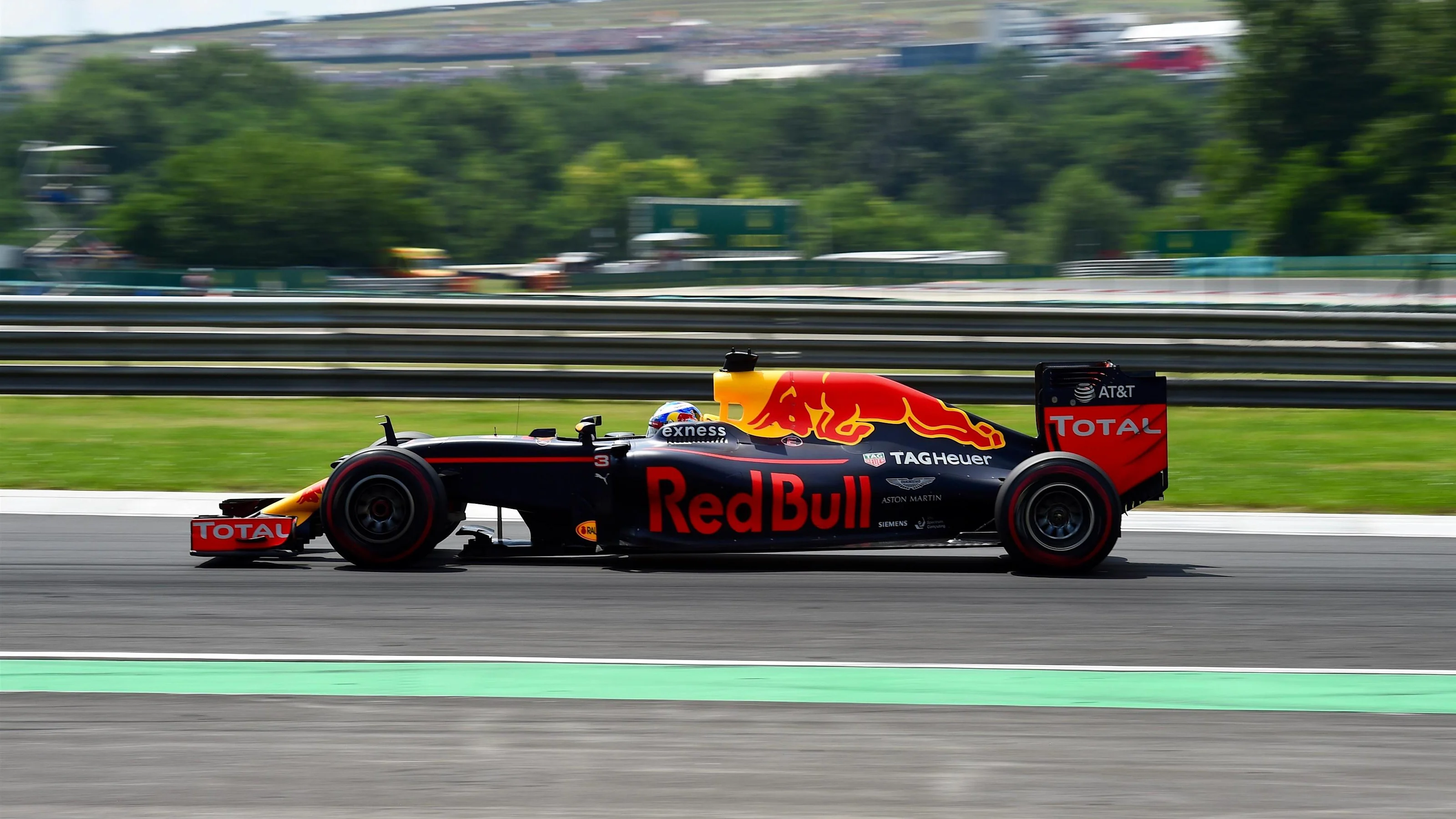 Daniel Ricciardo (AUS) Red Bull Racing RB12 at Formula One World Championship, Rd11, Hungarian
