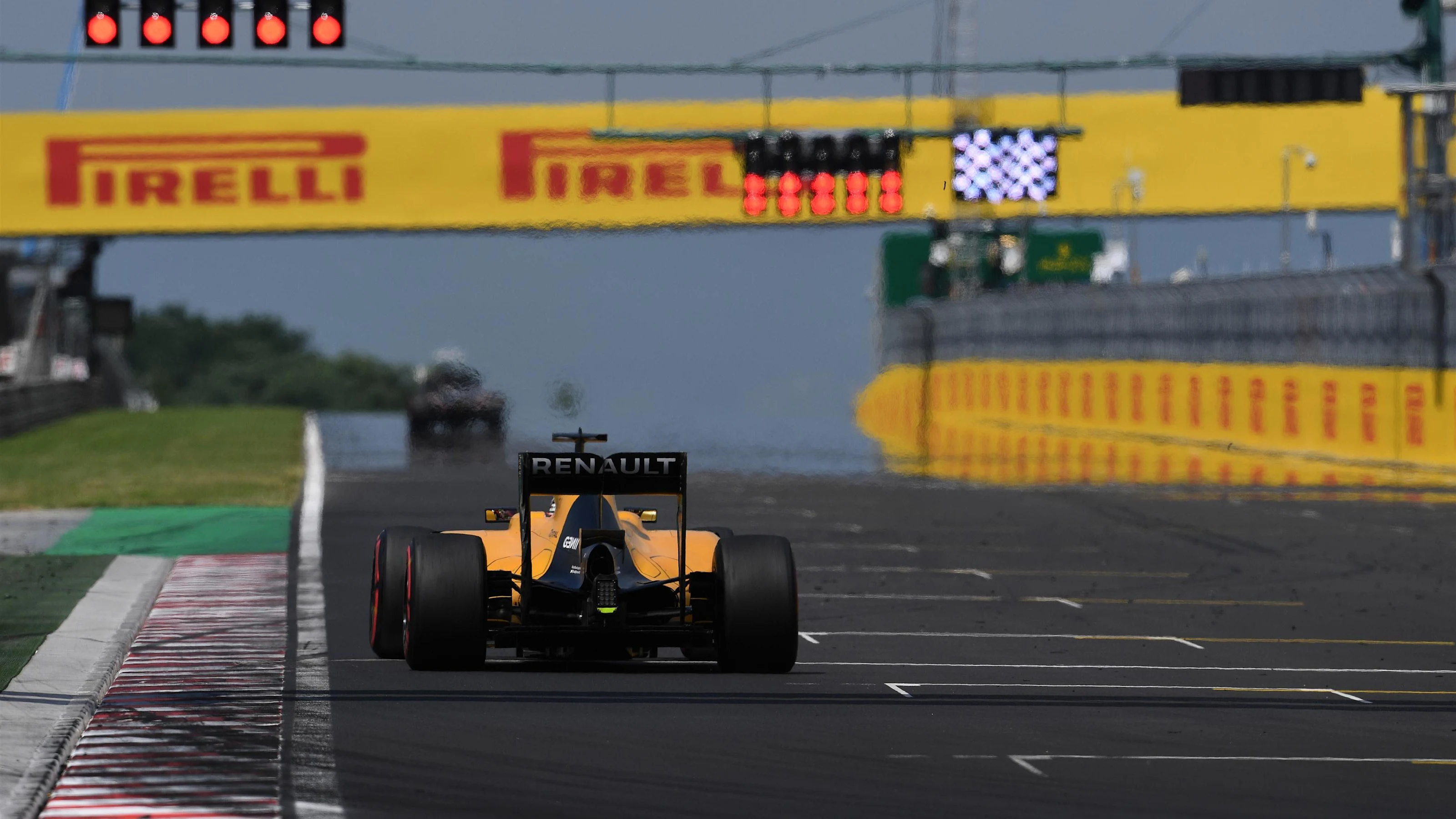 Kevin Magnussen (DEN) Renault Sport F1 Team RS16 at Formula One World Championship, Rd11, Hungarian