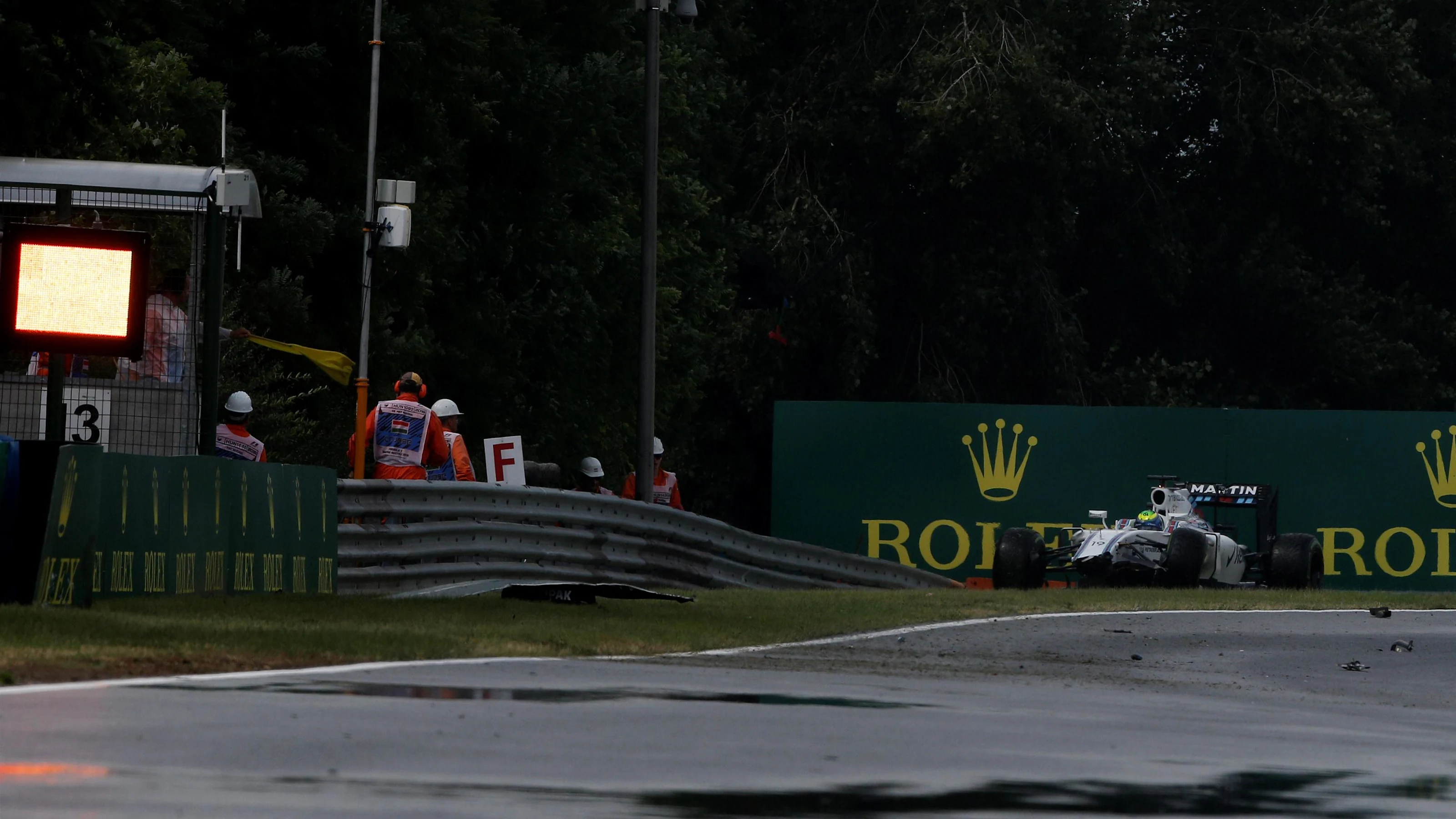 Felipe Massa (BRA) Williams FW38 crashes in Q1 at Formula One World Championship, Rd11, Hungarian