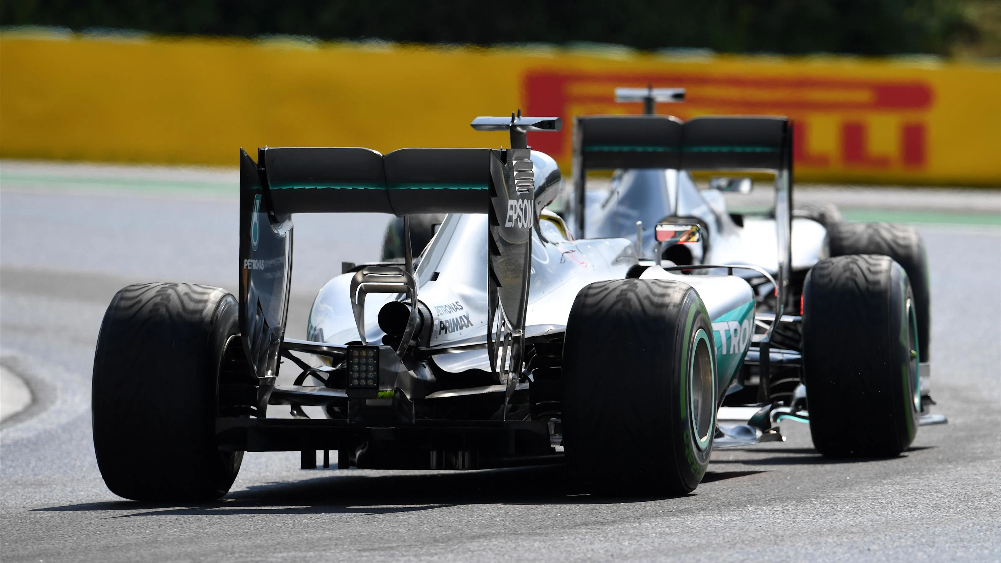 Lewis Hamilton (GBR) Mercedes-Benz F1 W07 Hybrid and Nico Rosberg (GER) Mercedes-Benz F1 W07 Hybrid