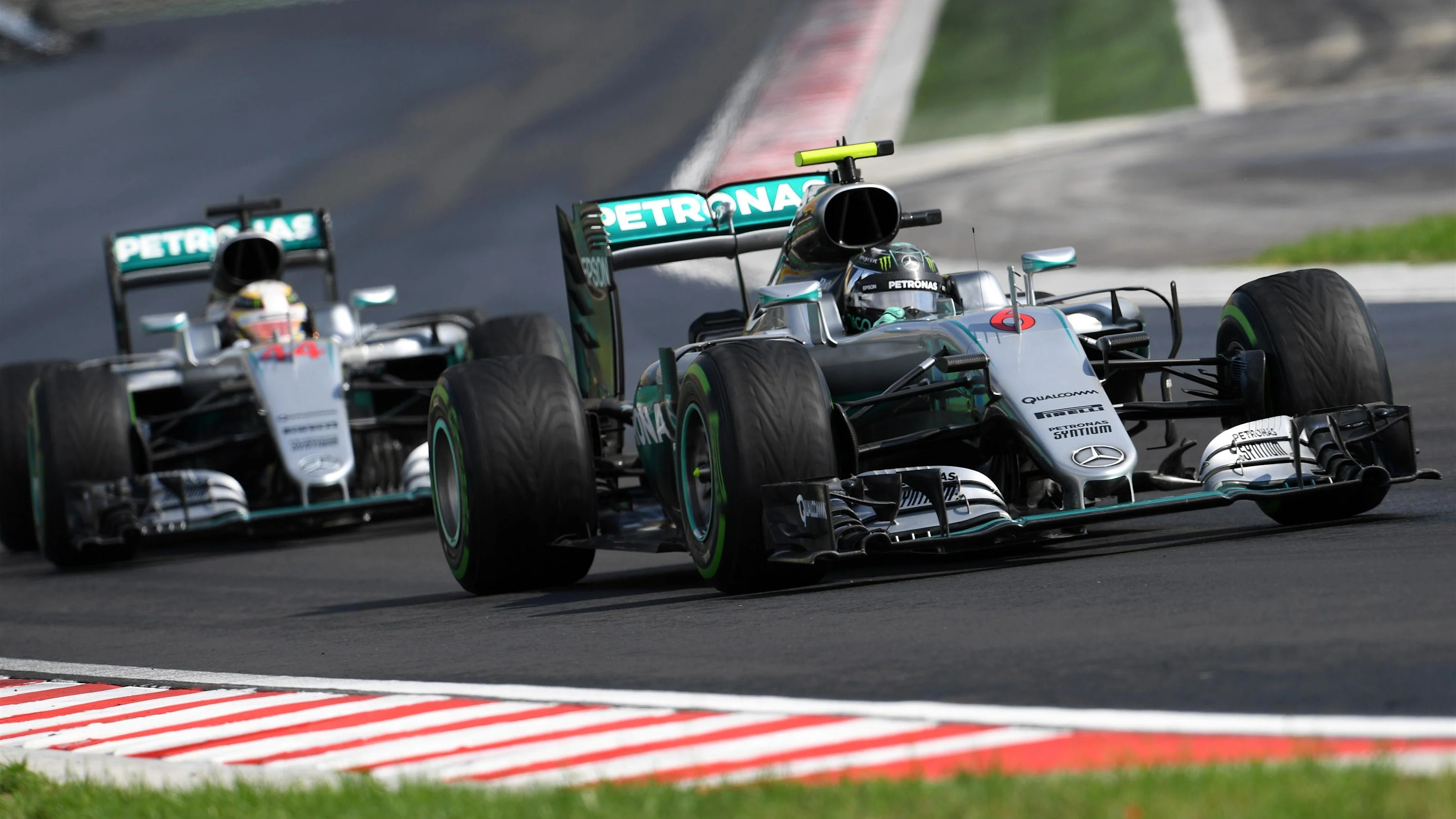 Nico Rosberg (GER) Mercedes-Benz F1 W07 Hybrid and Lewis Hamilton (GBR) Mercedes-Benz F1 W07 Hybrid