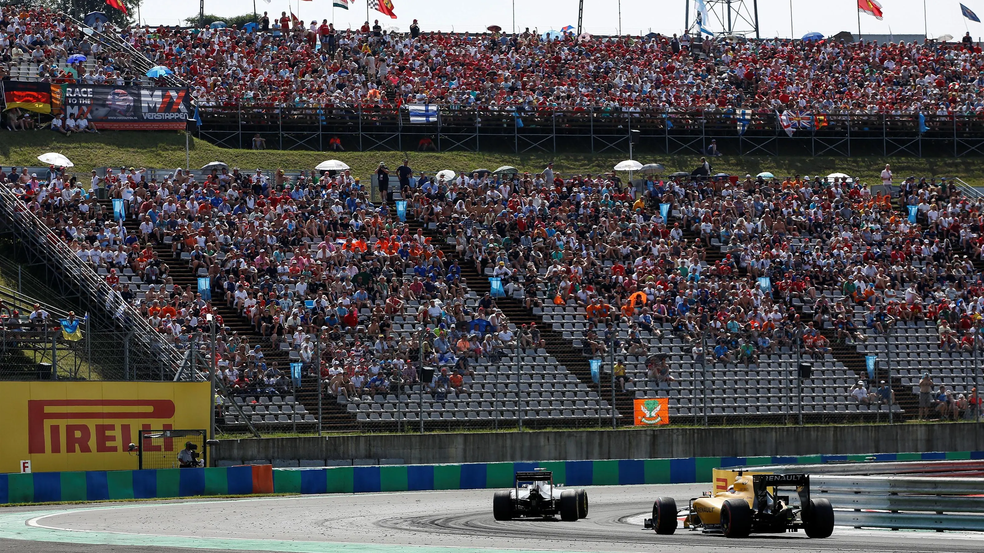 Kevin Magnussen (DEN) Renault Sport F1 Team RS16 at Formula One World Championship, Rd11, Hungarian